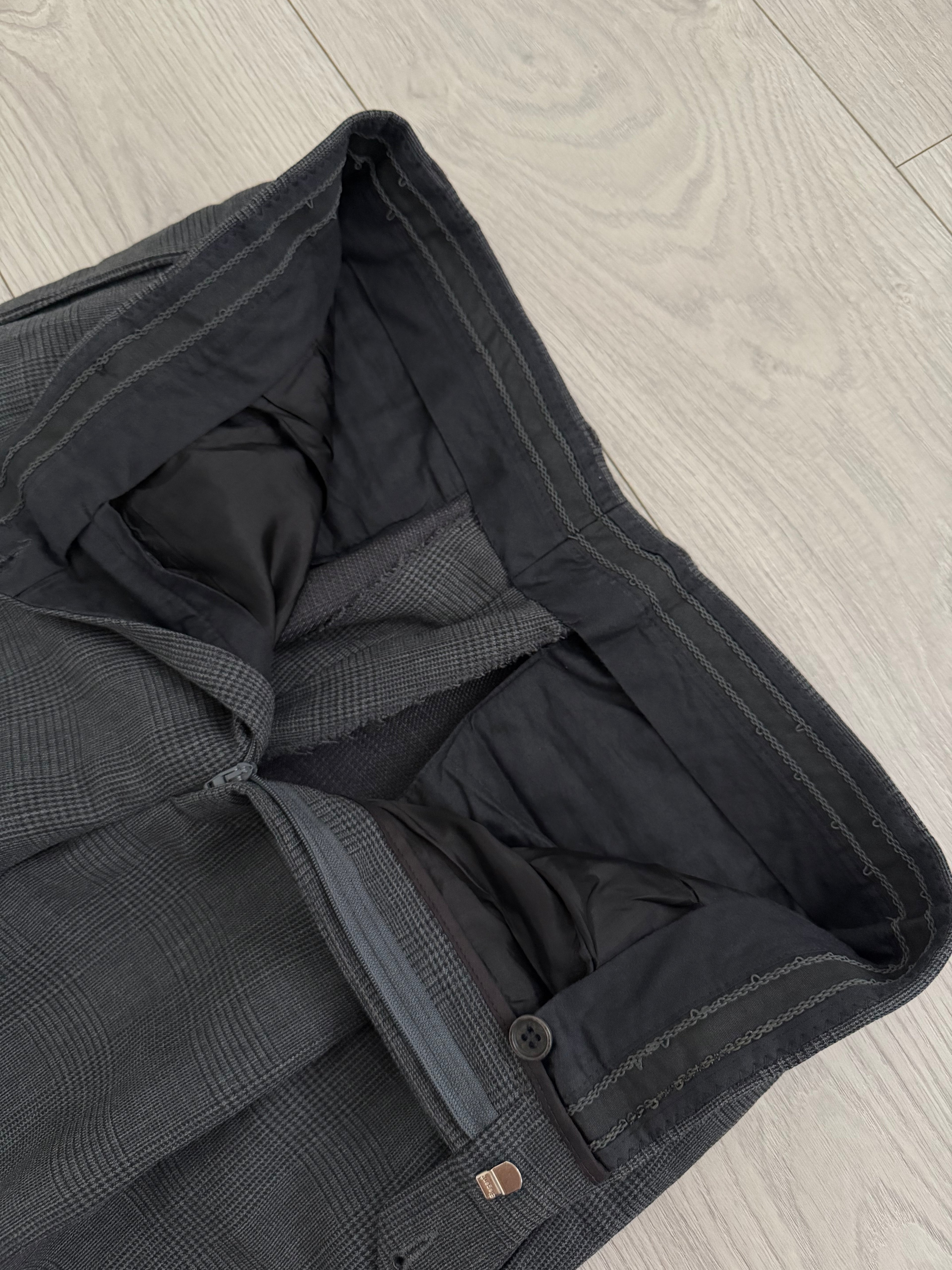 Emporio Armani 1990s 3B Prince of Wales Check Grey Pleated Wool Suit - Size L Jacket / 32" Waist