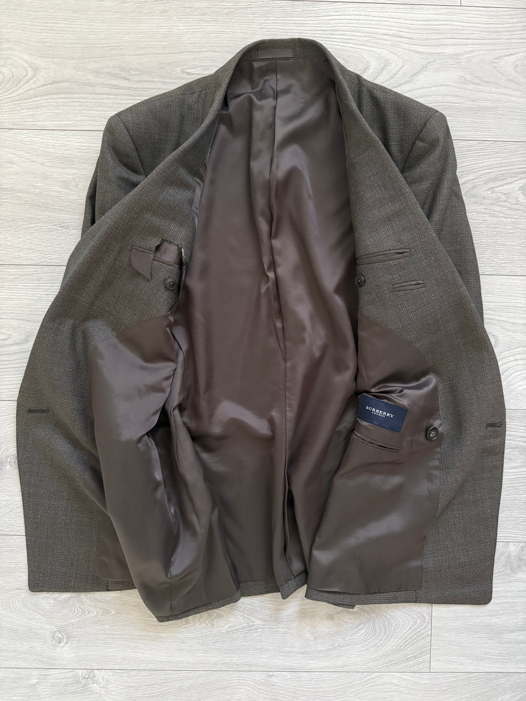 Burberry 1990s Peak Lapel Double Breasted Pleated Textured Brown Suit - Size M Jacket / 32" Waist