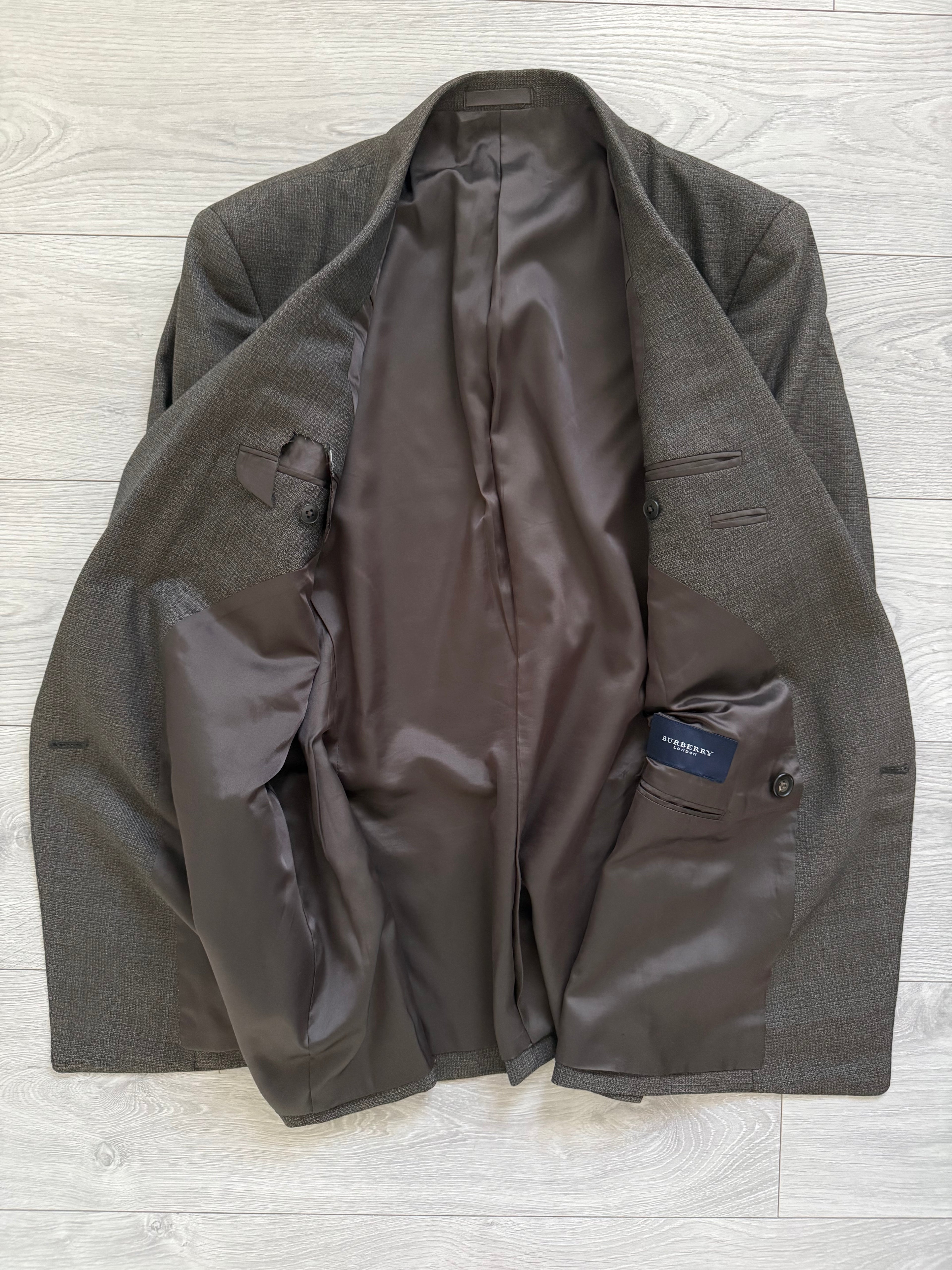 Burberry 1990s Peak Lapel Double Breasted Pleated Textured Brown Suit - Size M Jacket / 32" Waist