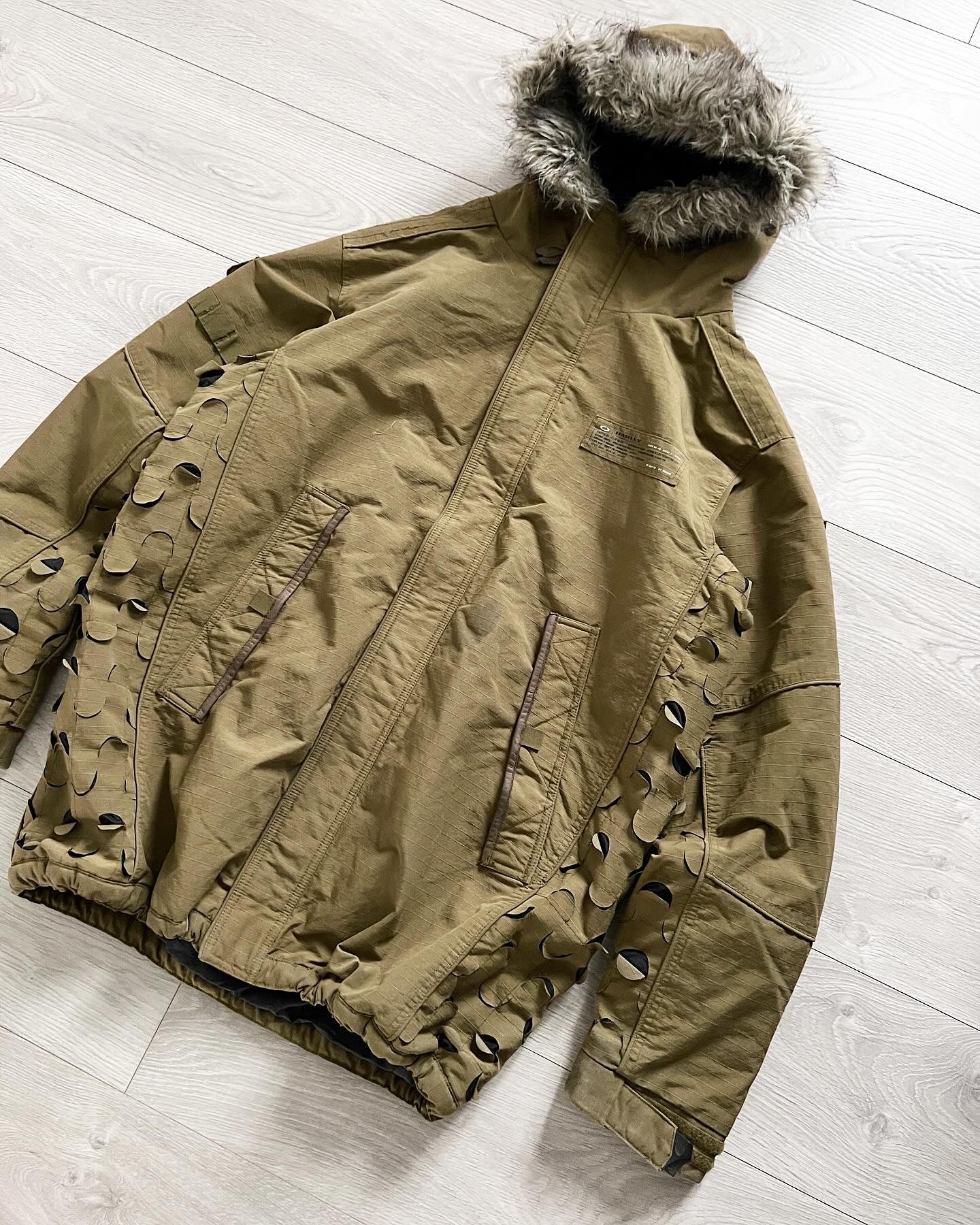 Oakley 00s Laser Cut Technical Insulated Coat - Size M