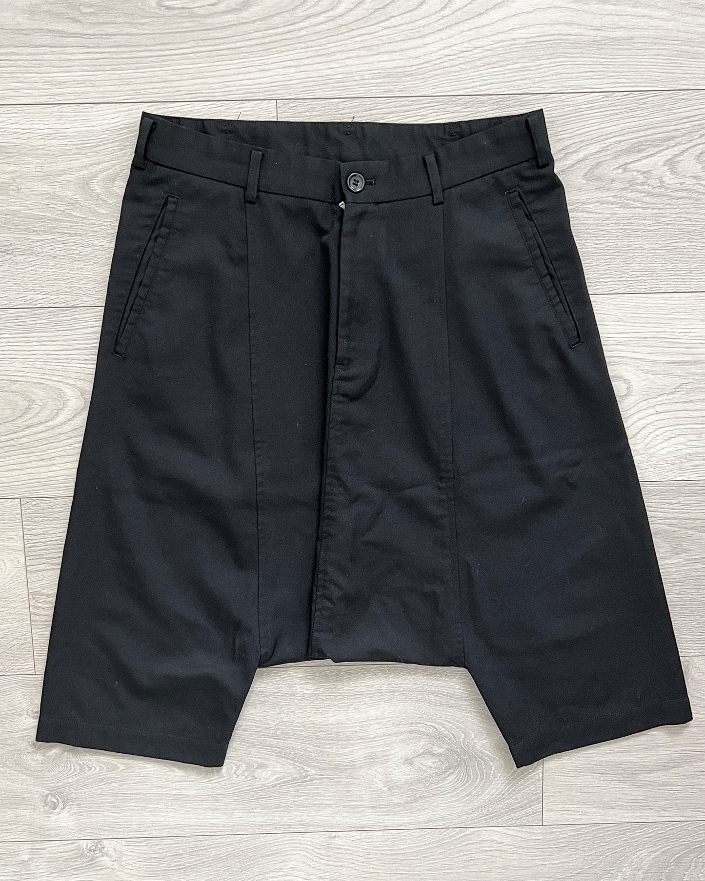 Comme Des Garcons BLACK AW08' Extended Crotch Shorts - Size 30