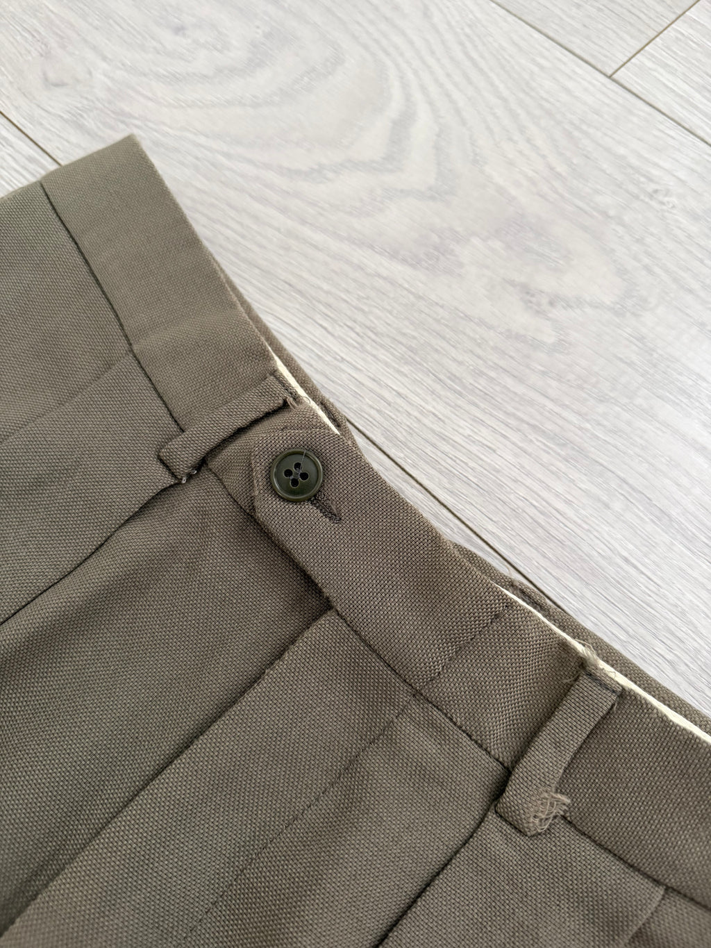 Giorgio Armani 1980s Taupe Green Peaked Lapel Double Breasted Pleated Wool Suit - Size S Jacket / 28" Waist