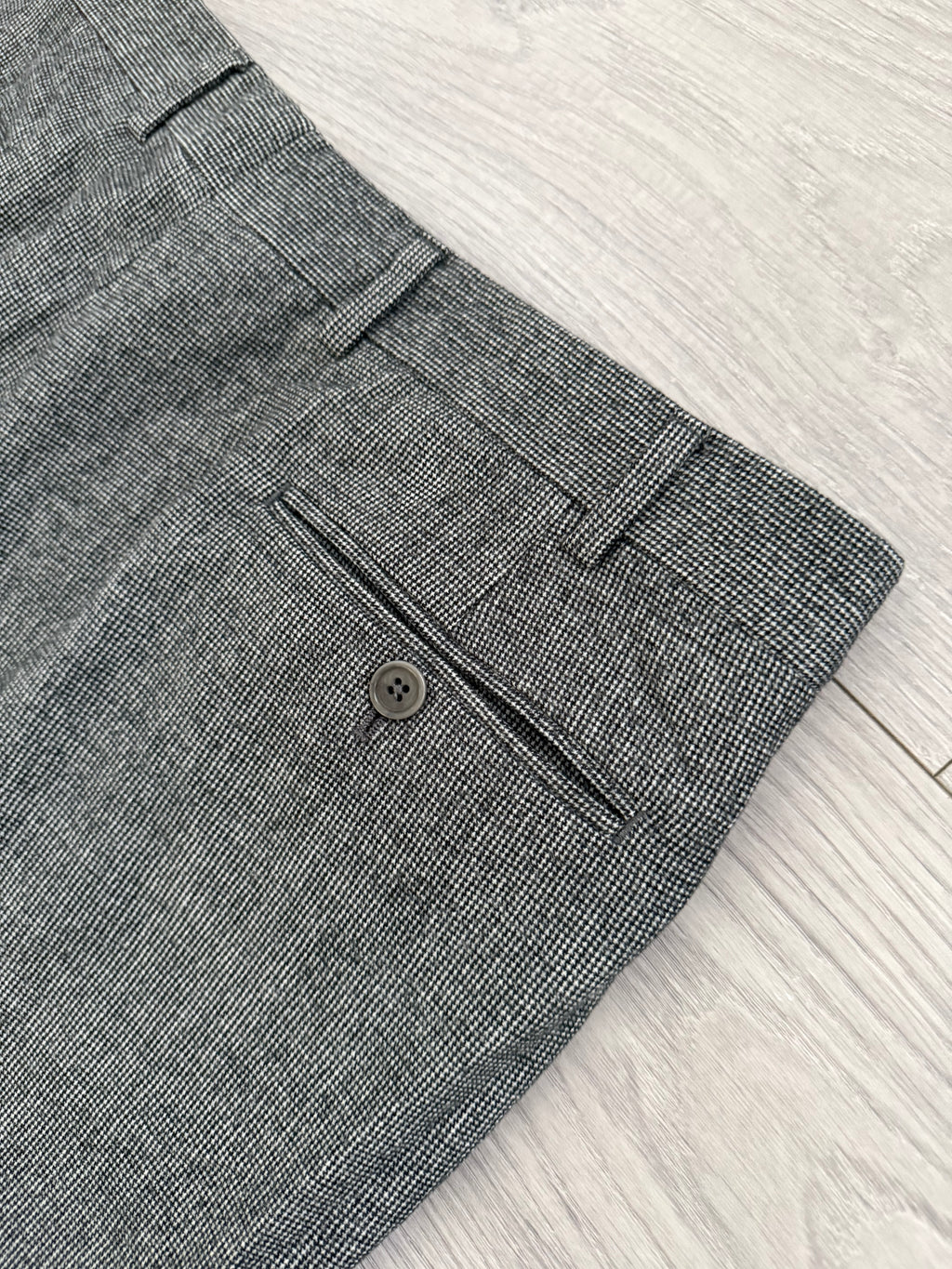 Armani 2000s Pleated Grey Wool Pants - Size 34" Waist