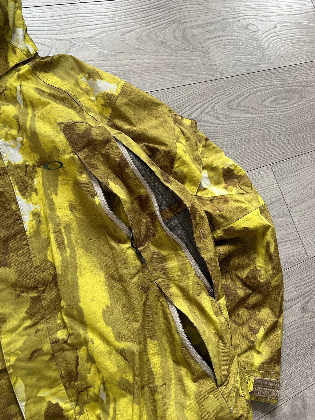 Oakley FW2008 Night Vision Camo Magnetic Hood Waterproof Vent Jacket - Size S