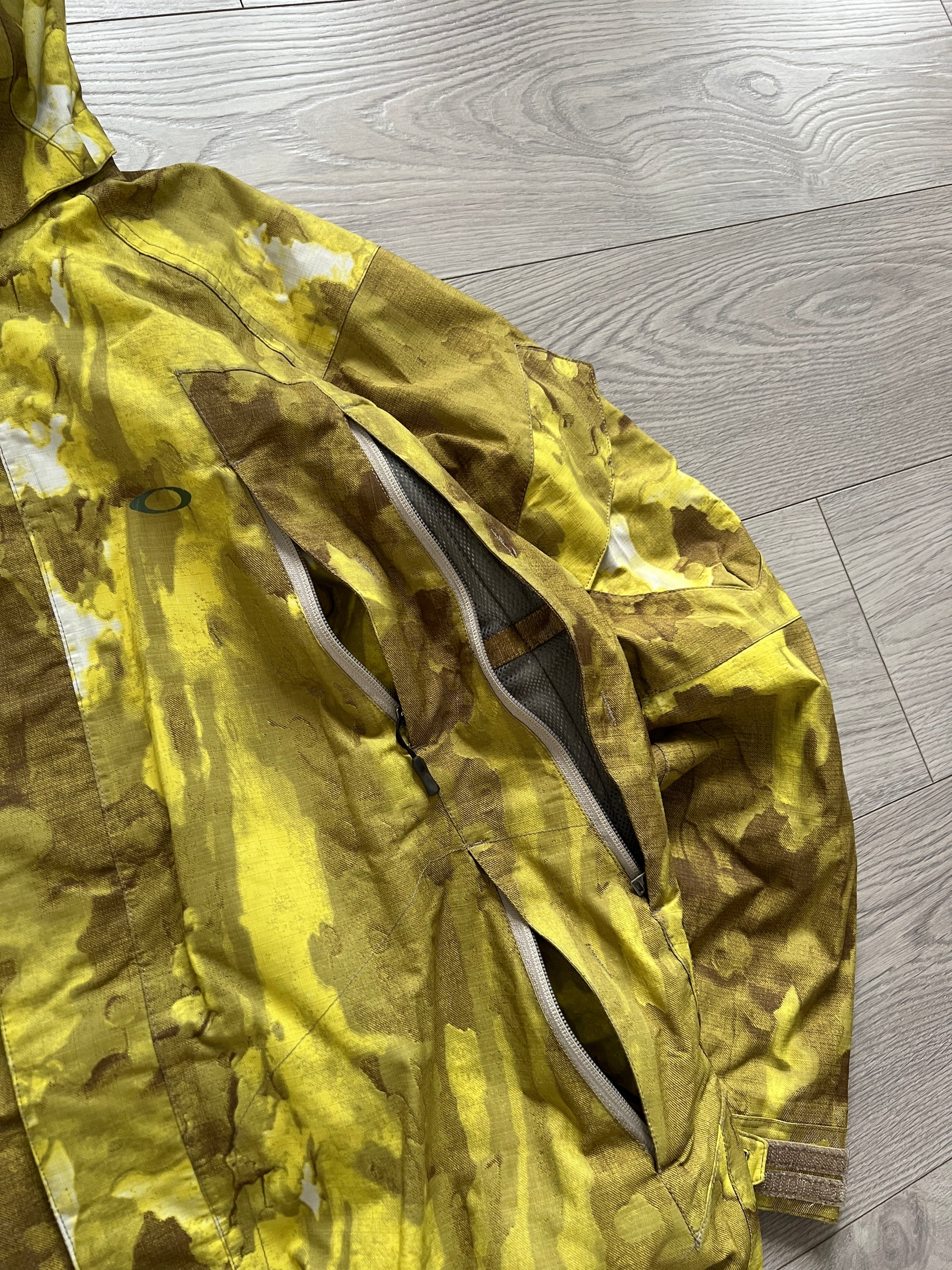 Oakley FW2008 Night Vision Camo Magnetic Hood Waterproof Vent Jacket - Size S