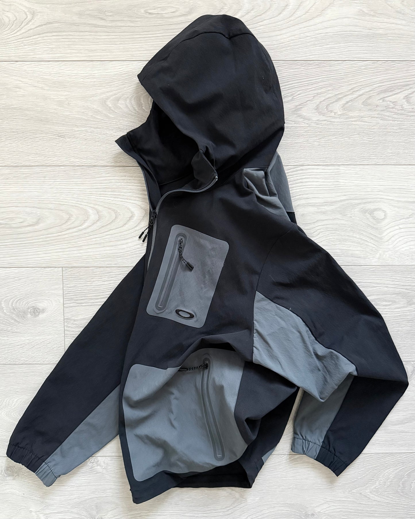 Oakley Technical Panelled Waterproof Jacket - Size L