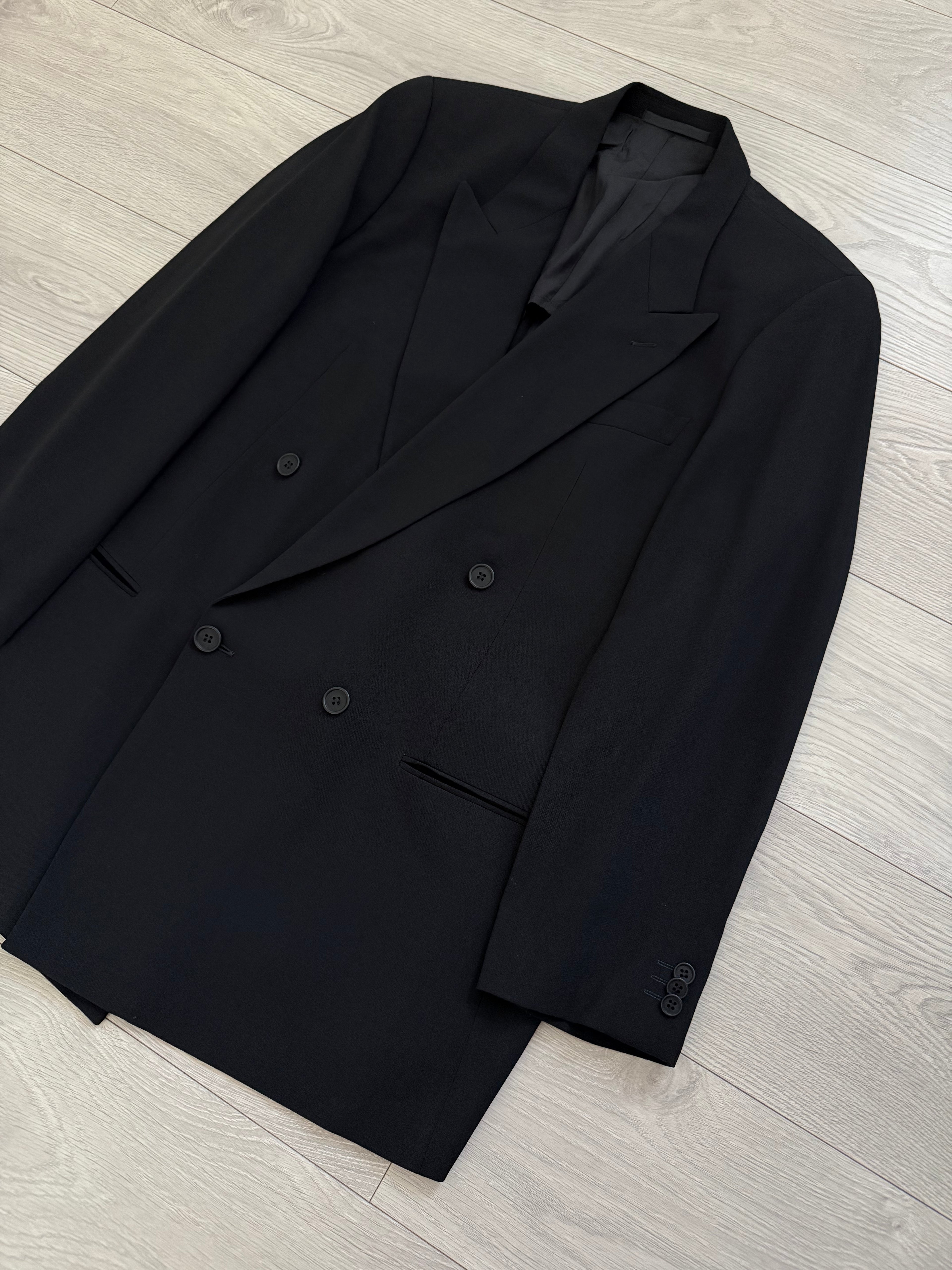 Giorgio Armani 1980s Peaked Lapel Double Breasted Black Wool Pleated Lightweight Suit - Size XL Jacket / 35" Waist