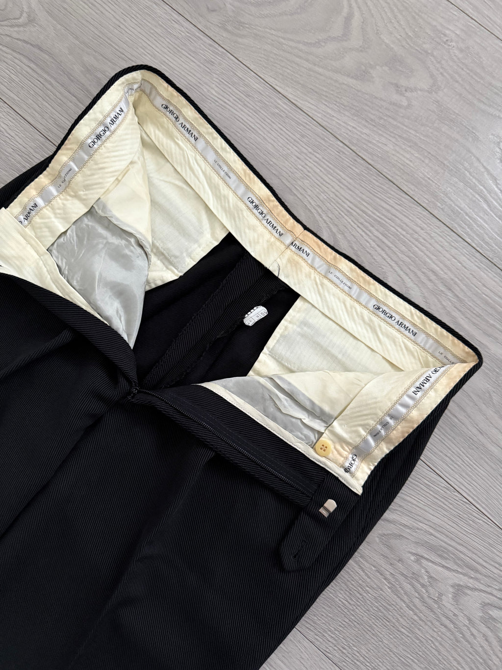 Giorgio Armani 1980s Double Breasted Pleated Wool Suit Black New - Size L Jacket / 32" Waist