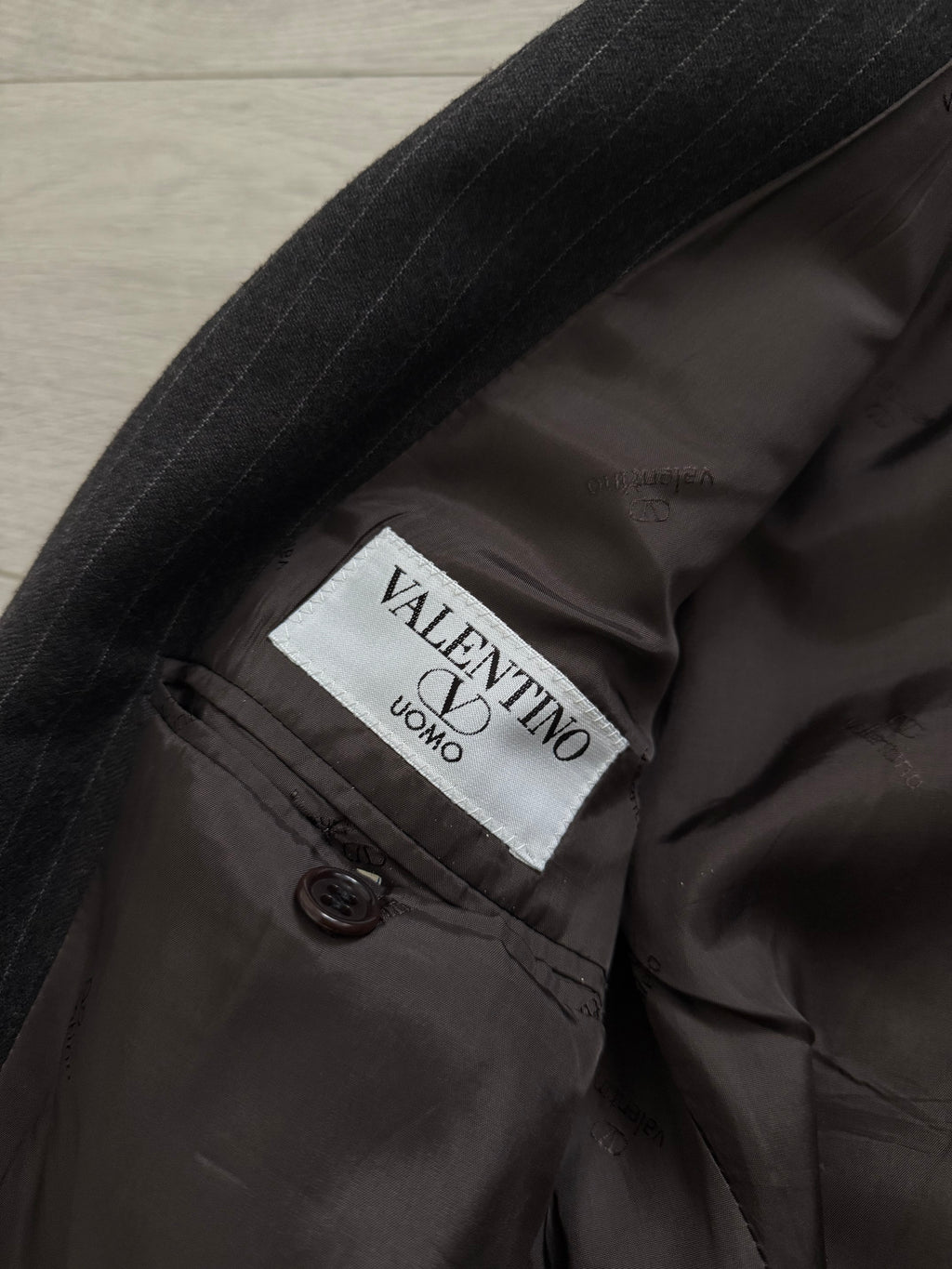 Valentino 1980s 6B Double Breasted Charcoal Wool Power Suit - Size M Jacket / 31" Waist