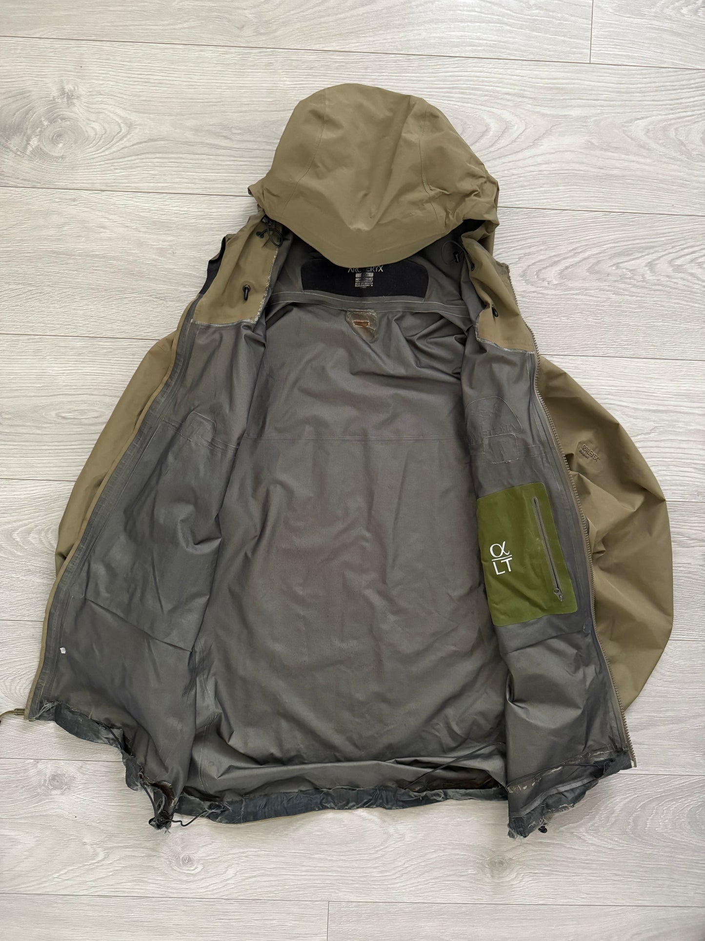 Arcteryx LEAF Alpha LT Gen 2 Gore-Tex Jacket in Crocodile - Size L