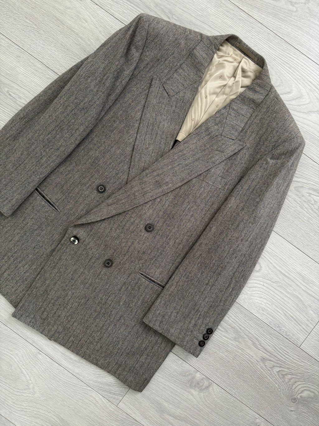 Valentino 1980s Peaked Lapel Double Breasted Pleated Wool Suit - Size XL Jacket / 40" Waist