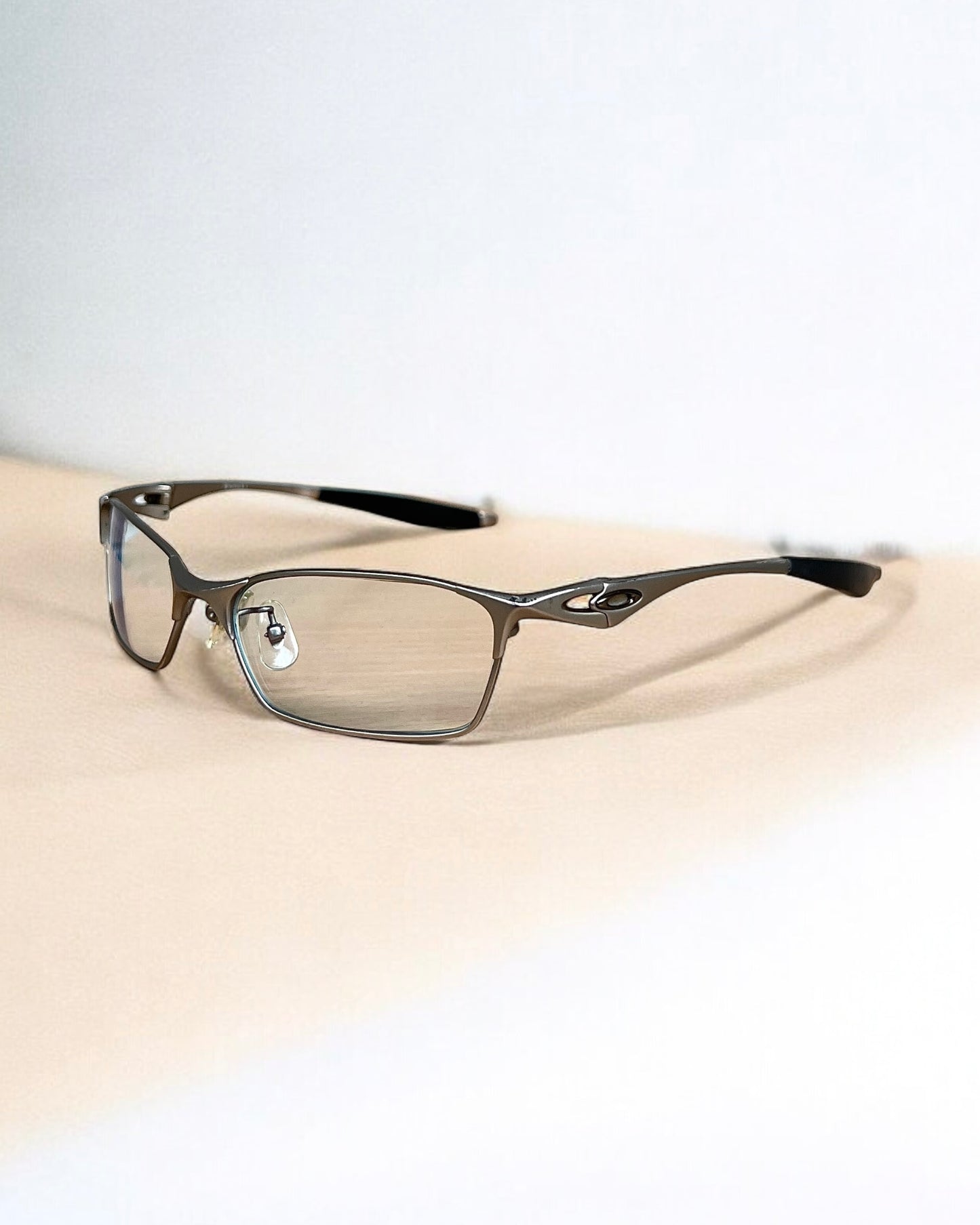 Oakley 2008 Bracket 8.1 Glasses in Light Silver/Clear