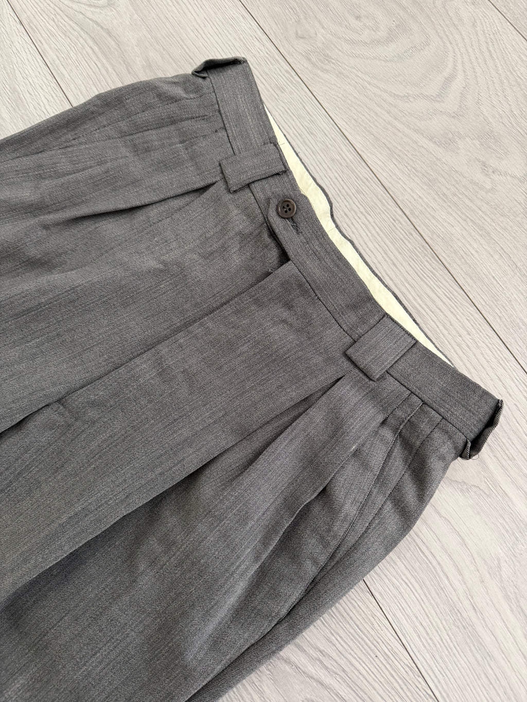 Giorgio Armani 1980s Peaked Lapel Double Breasted Herringbone Wool Grey Suit - Size M Jacket / 32" Waist