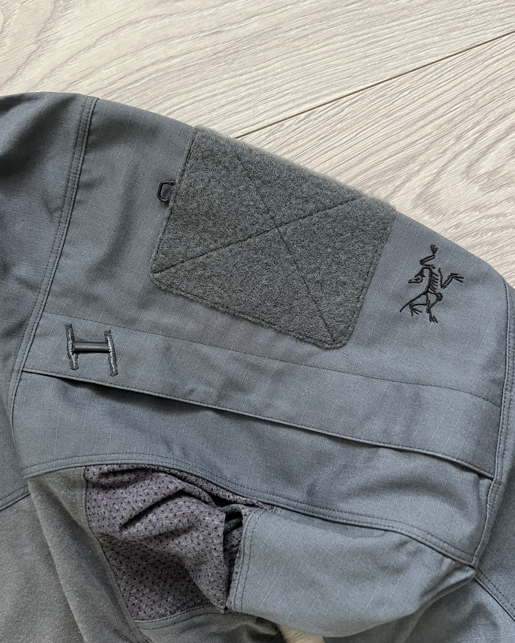 Arcteryx LEAF Assault AR Shirt Wolf Grey, Made in El Salvador - Size L