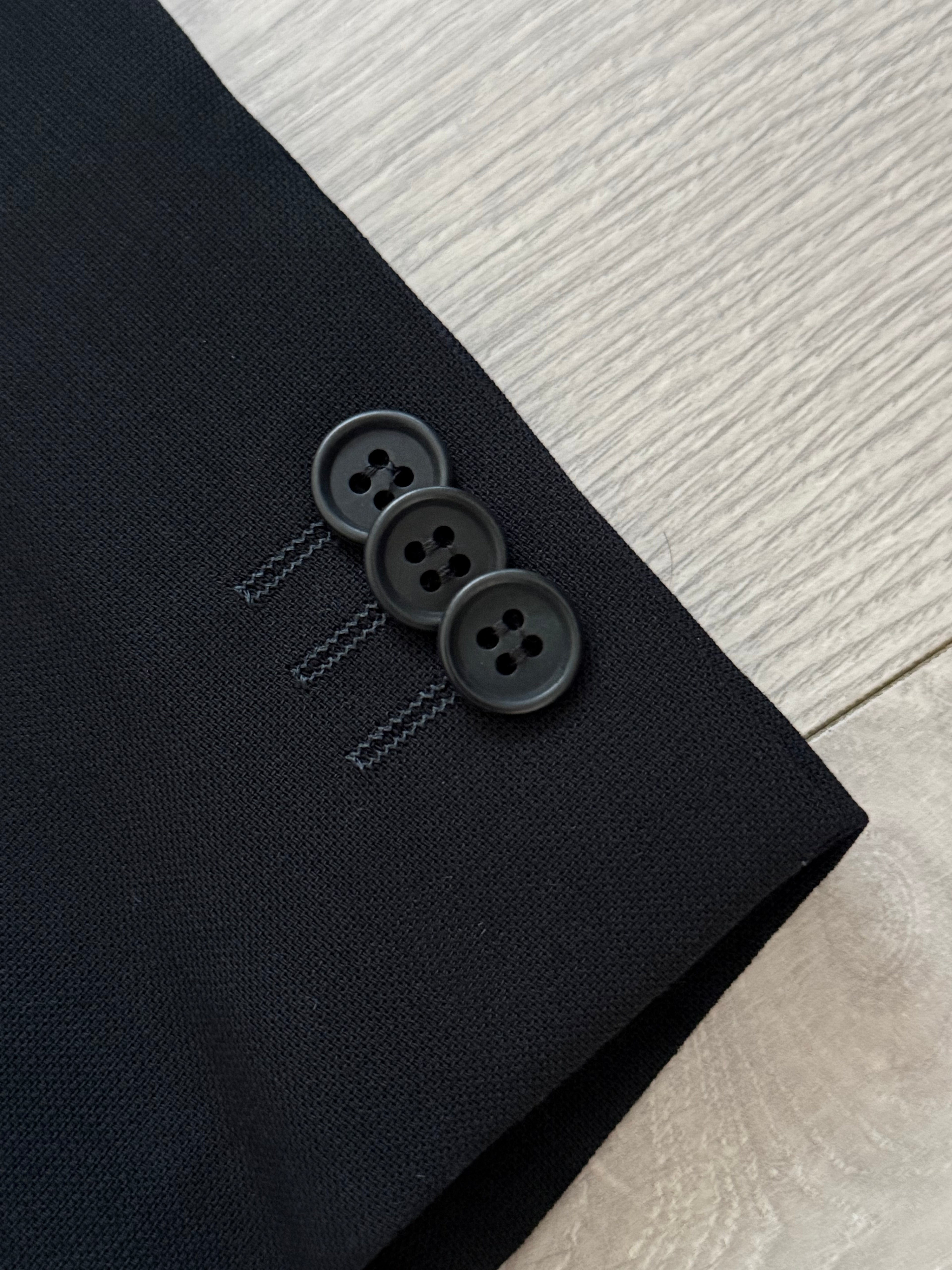 Giorgio Armani 1980s Peaked Lapel Double Breasted Black Wool Pleated Lightweight Suit - Size XL Jacket / 35" Waist