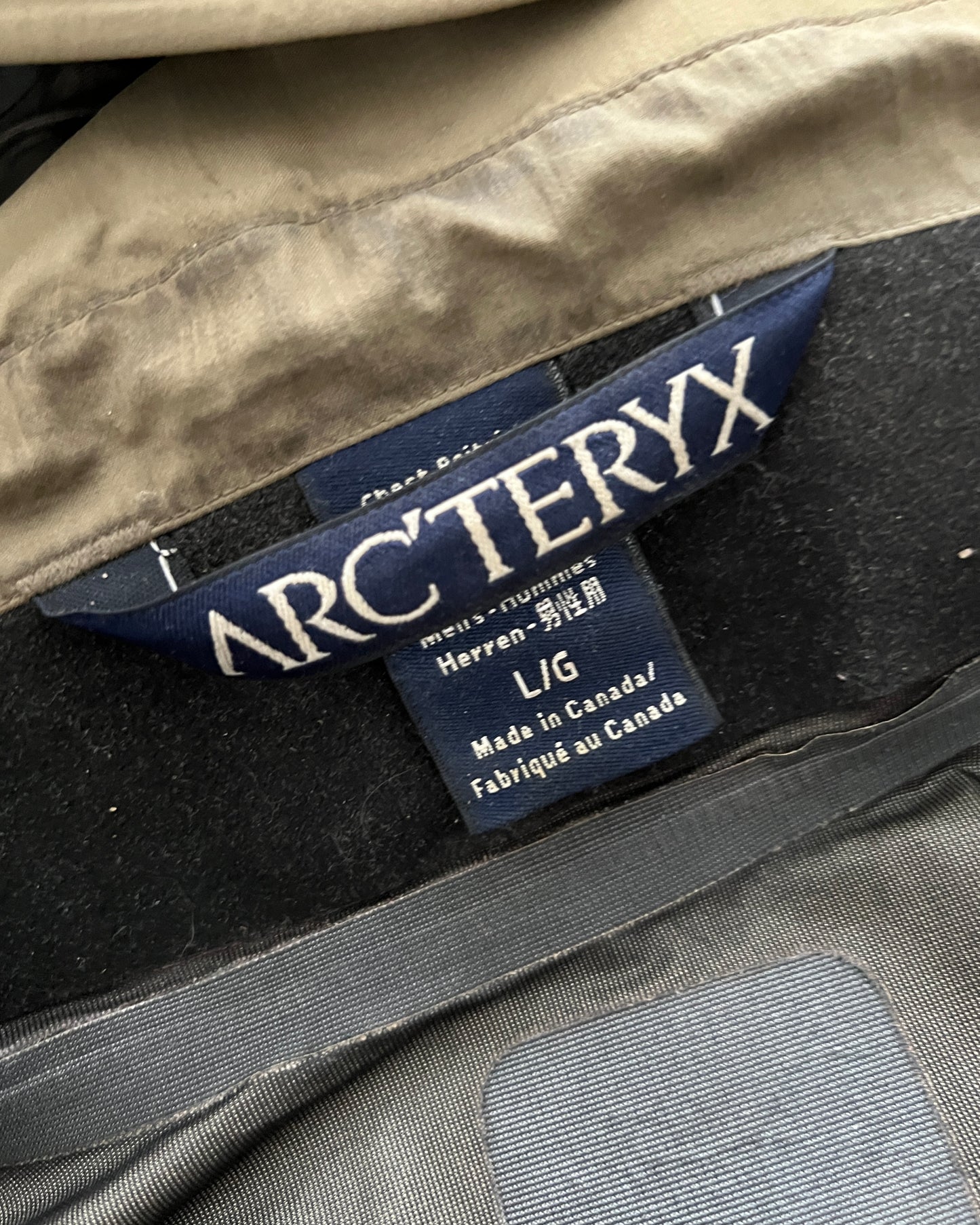 Arcteryx LEAF Alpha Gen 1 Goretex Jacket Made in Canada - Size L