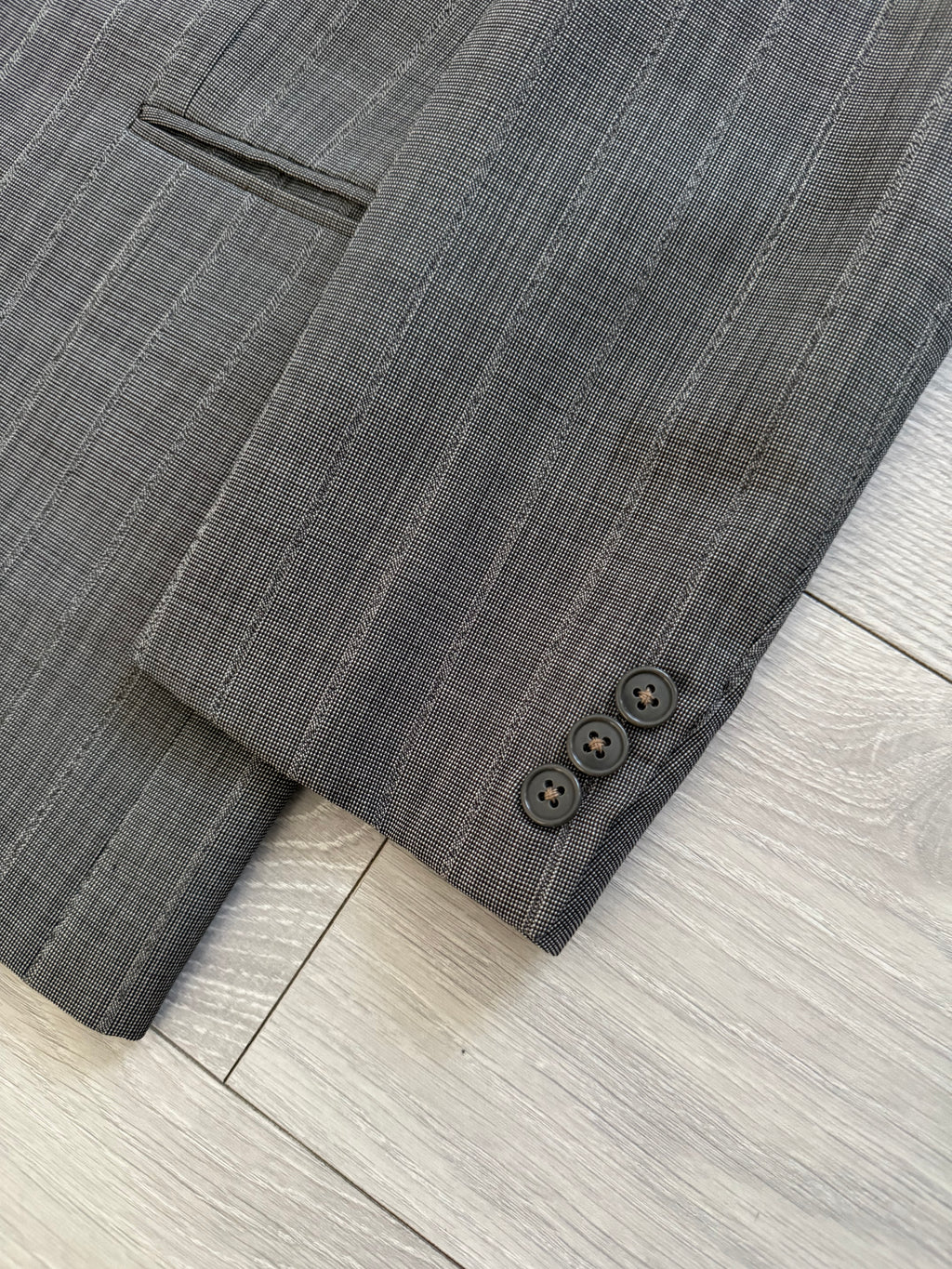 Giorgio Armani Mani 1980s 2B Textured Wool Grey Pleated Suit - Size M Jacket / 32" Waist