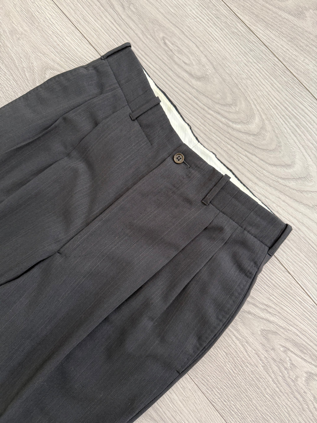 Gianfranco Ferre 1980s Peaked Lapel Double Breasted Pleated Wool Lightweight Suit Grey - Size S Jacket / 29" Waist