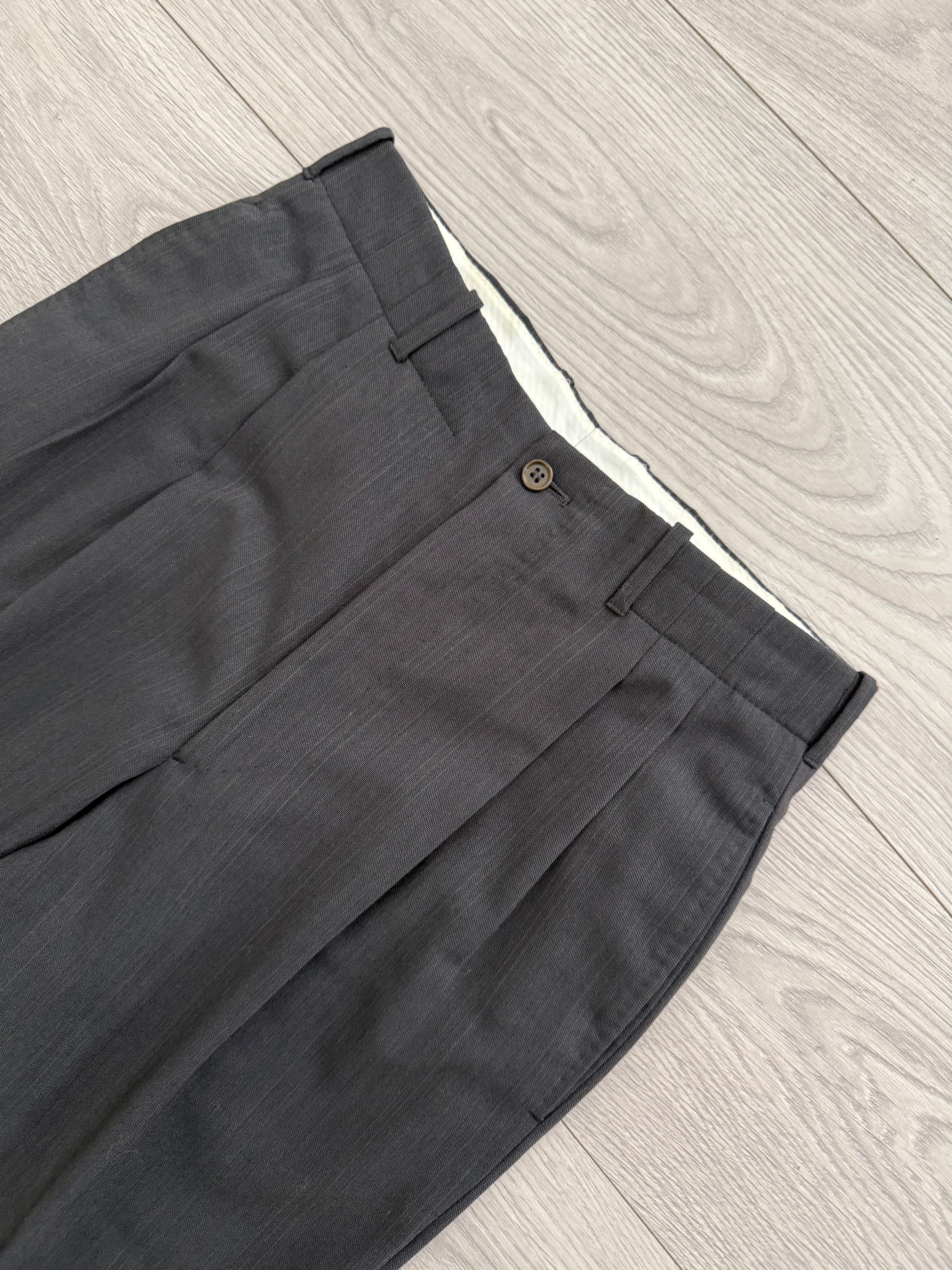 Gianfranco Ferre 1980s Peaked Lapel Double Breasted Pleated Wool Lightweight Suit Grey - Size S Jacket / 29" Waist