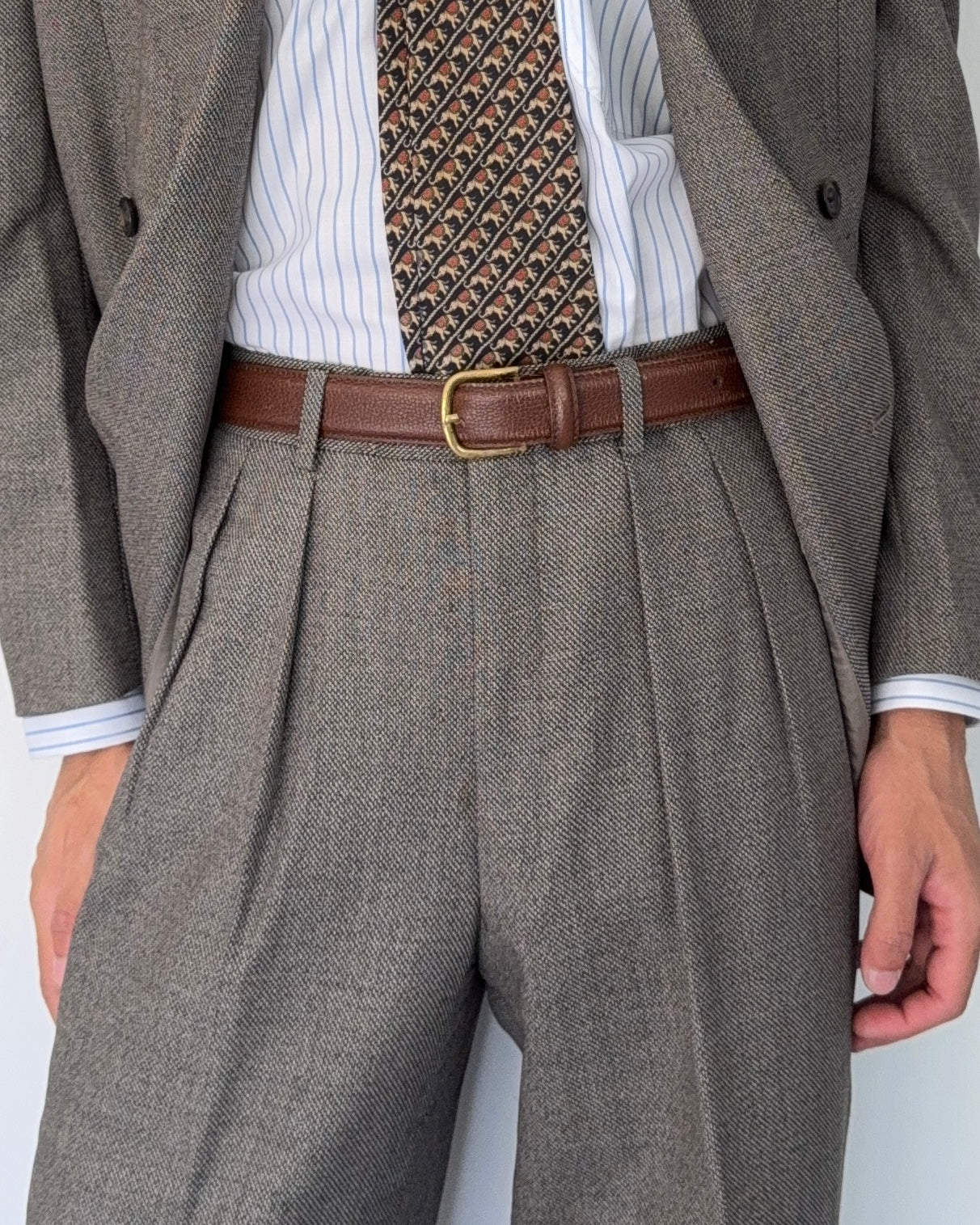 Burberry 1990s Peak Lapel Double Breasted Pleated Textured Taupe Grey Suit - Size M Jacket / 32" Waist