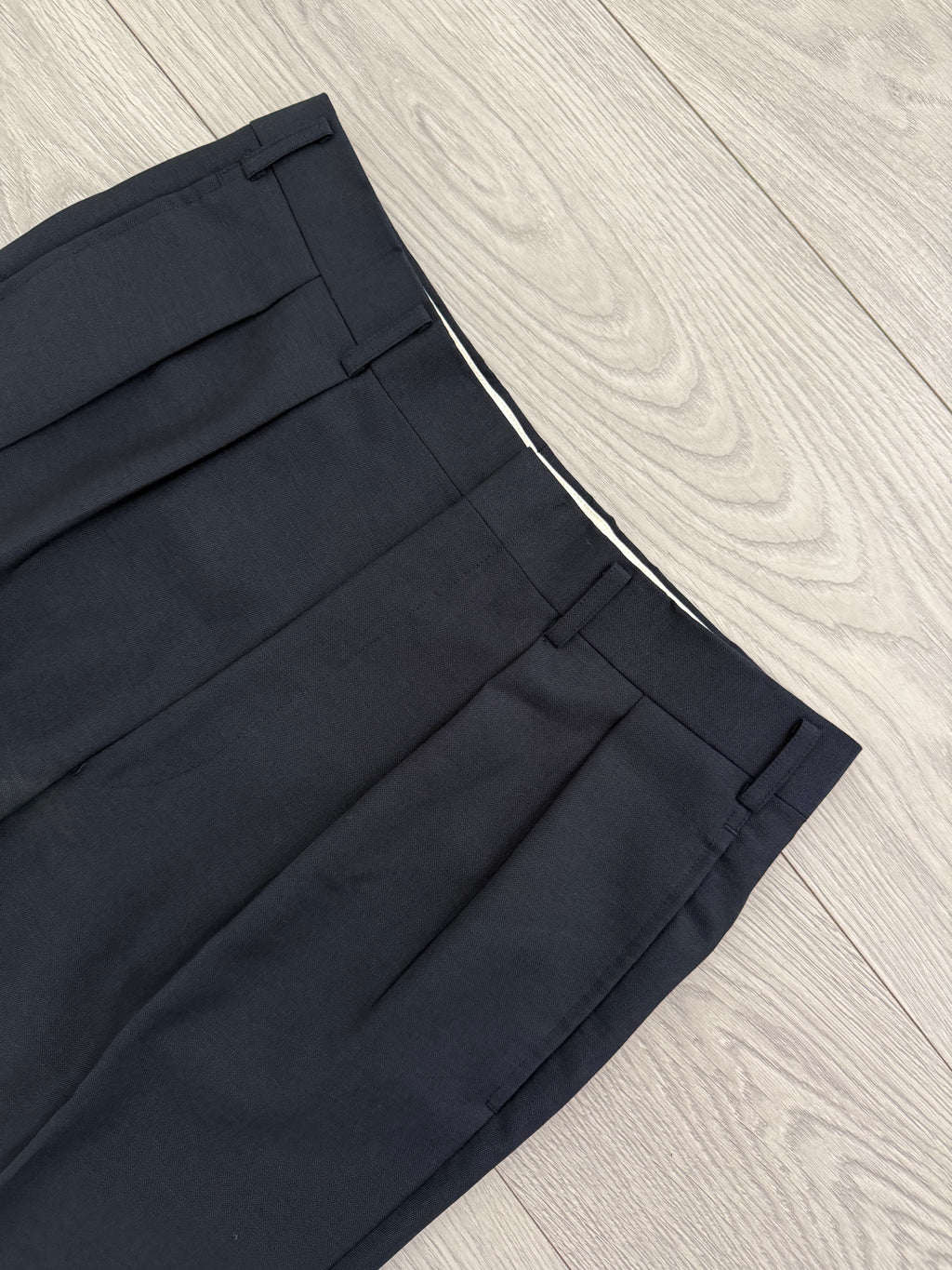 Burberry 1990s 2B Double-Pleat Wool Mohair Navy Suit - Size S Jacket / 32" Waist