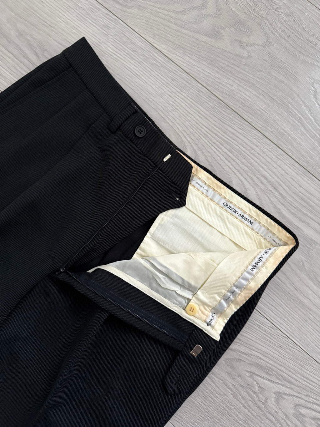 Giorgio Armani 1980s Double Breasted Pleated Wool Suit Black New - Size L Jacket / 32" Waist