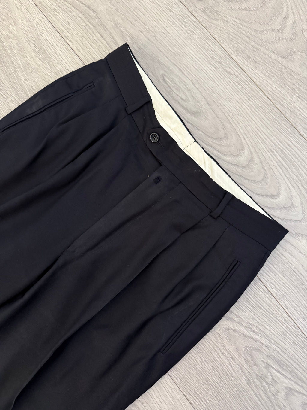 Hugo Boss 1980s 'Posseiden' 3B Super 100s Navy Wool Pleated Suit - Size M Jacket / 31" Waist