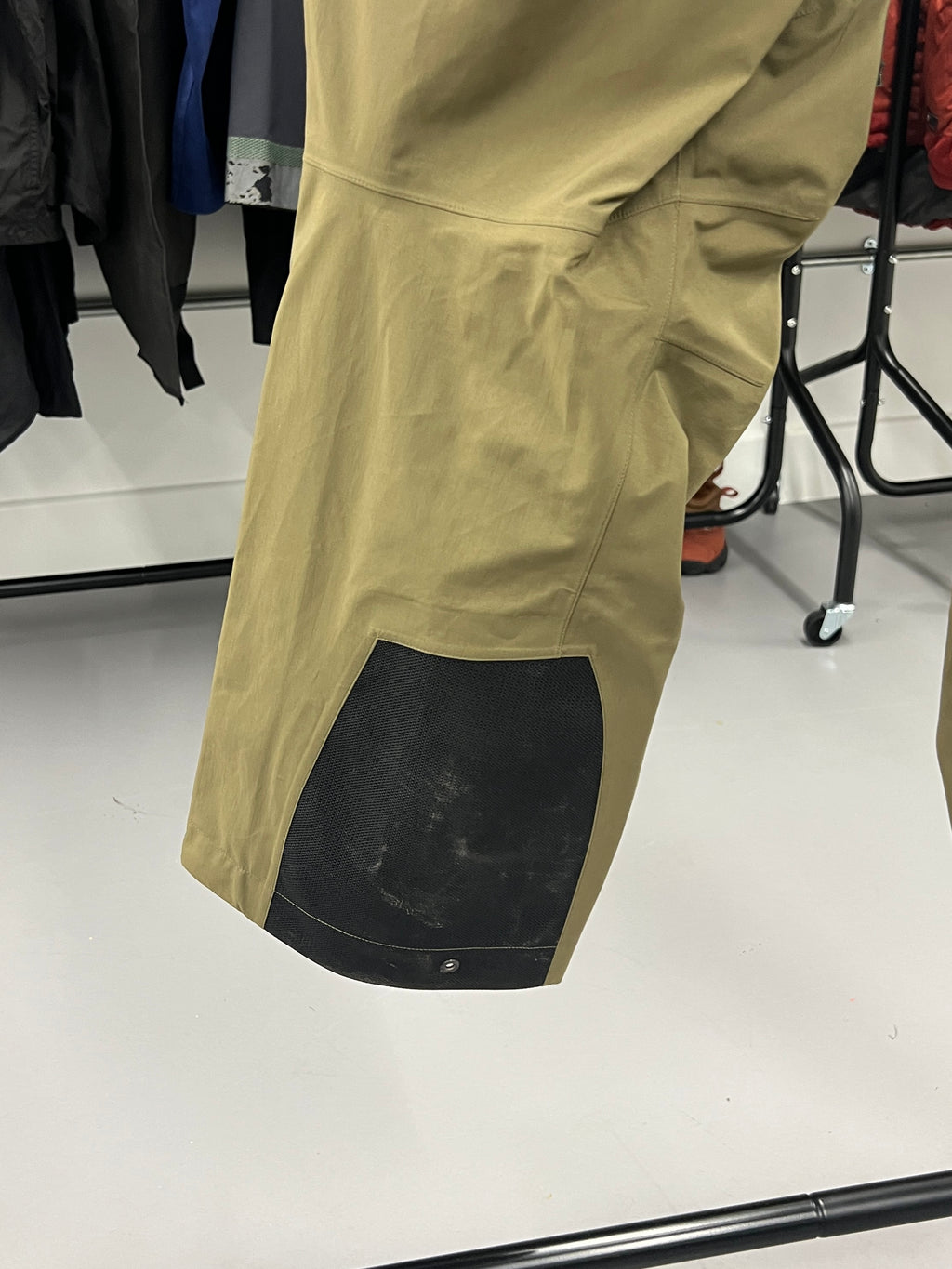 Arc'teryx LEAF Alpha Gen 1 Gore-Tex Pro Pants in Crocodile - Size L