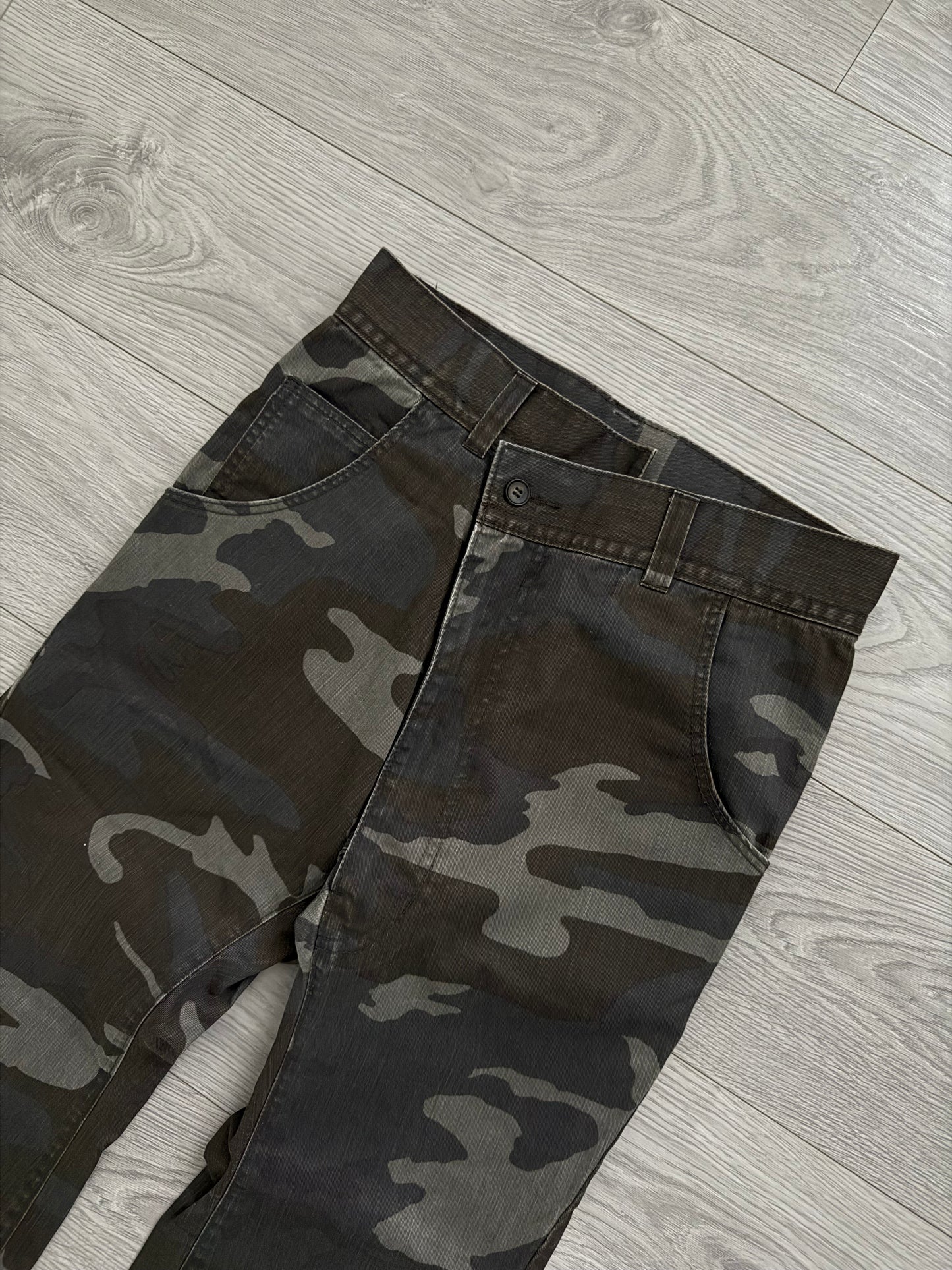 Final Home 2003 Asymmetrical Fly Camo Pants - Size 30