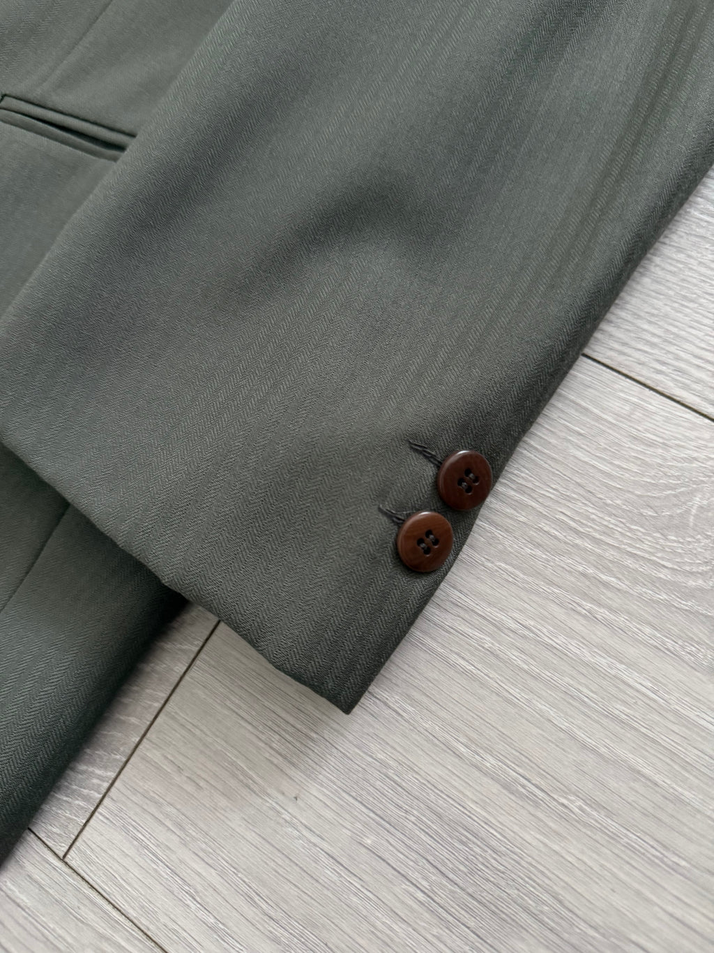 Versace 1980s Peak Lapel Double Breasted Pleated Draped Wool Green Suit - Size M Jacket / 31" Waist