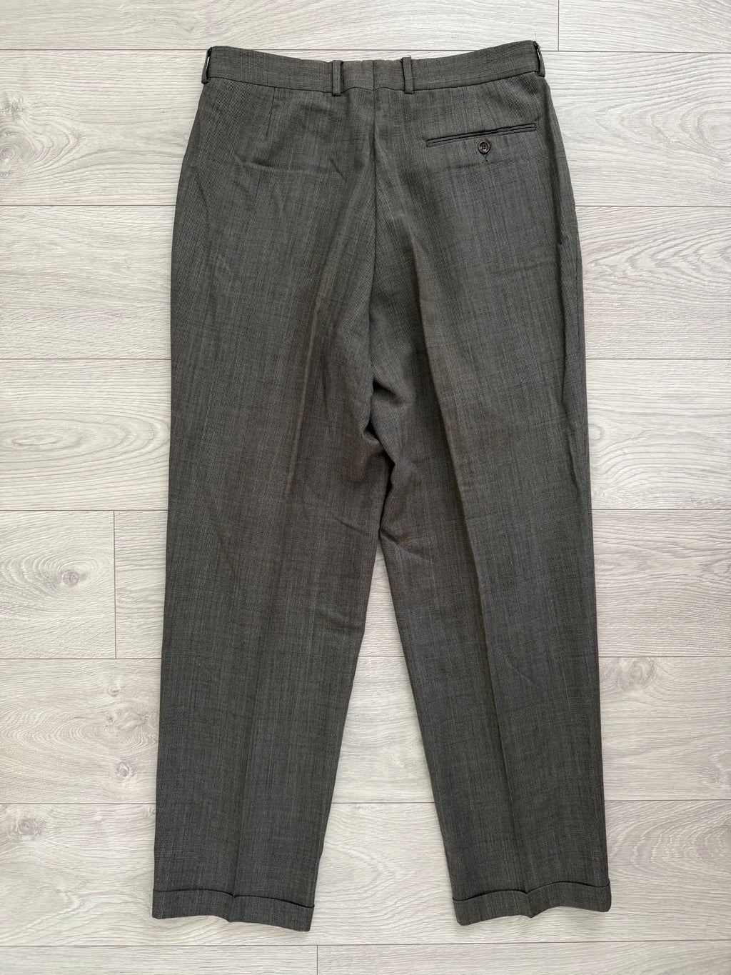 Hugo Boss 1980s 'Zeus' Peaked Lapel Double Breasted Pleated Wool Check Suit Greige - Size XL Jacket / 34" Waist