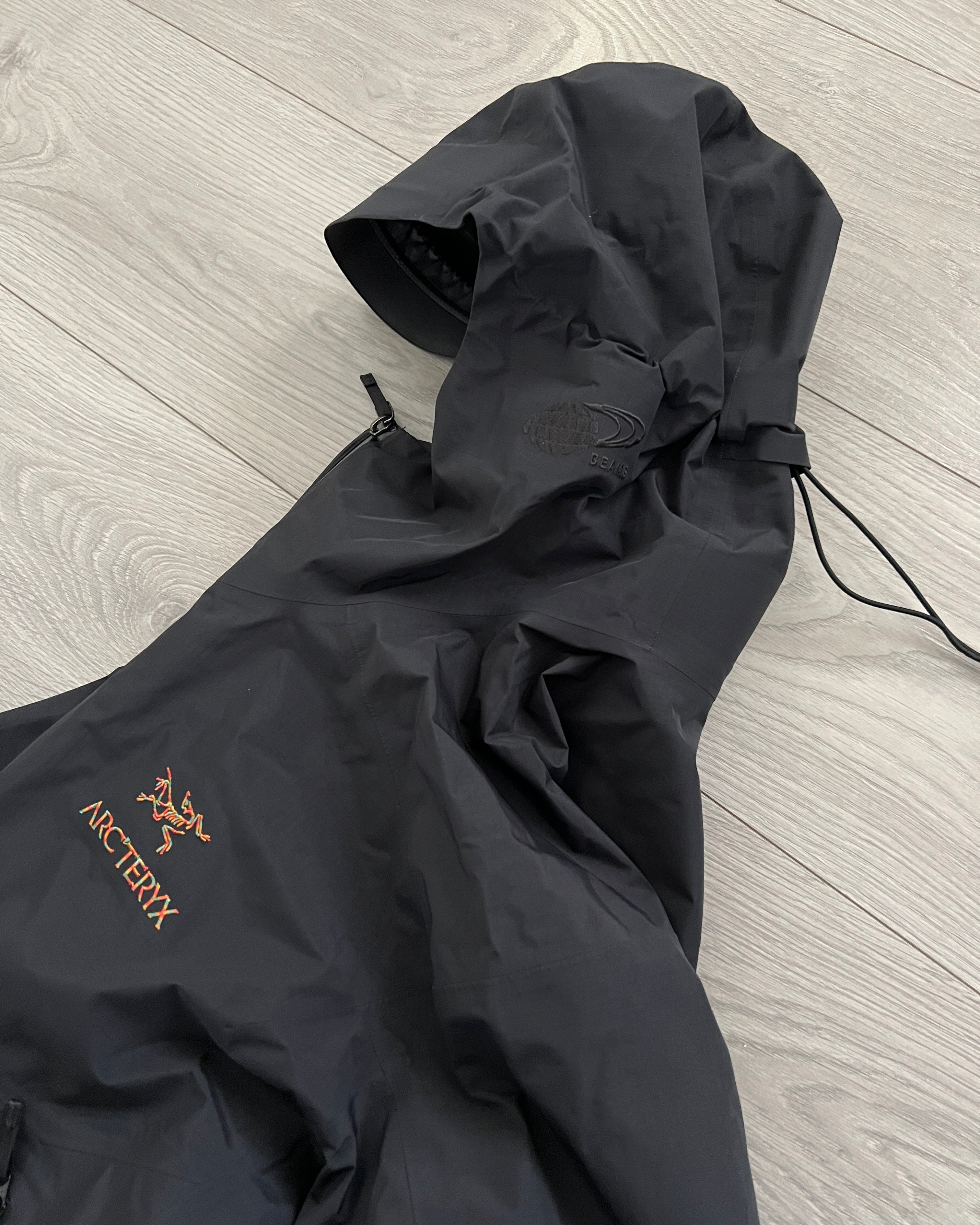 Arcteryx Beams SS2019 Zeta Gore-Tex Multi-Coloured Logo Jacket - Size S