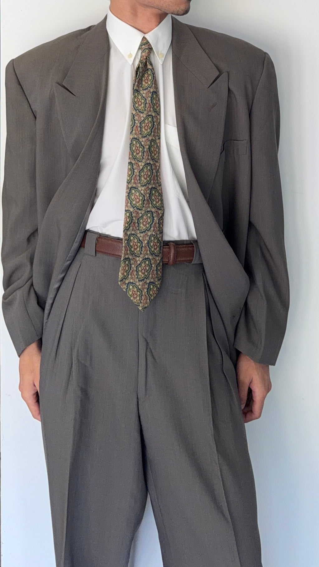 Giorgio Armani 1980s Taupe Charcoal Peaked Lapel Double Breasted Ribbed Weave Pleated Wool Suit - Size XL Jacket / 32" Waist
