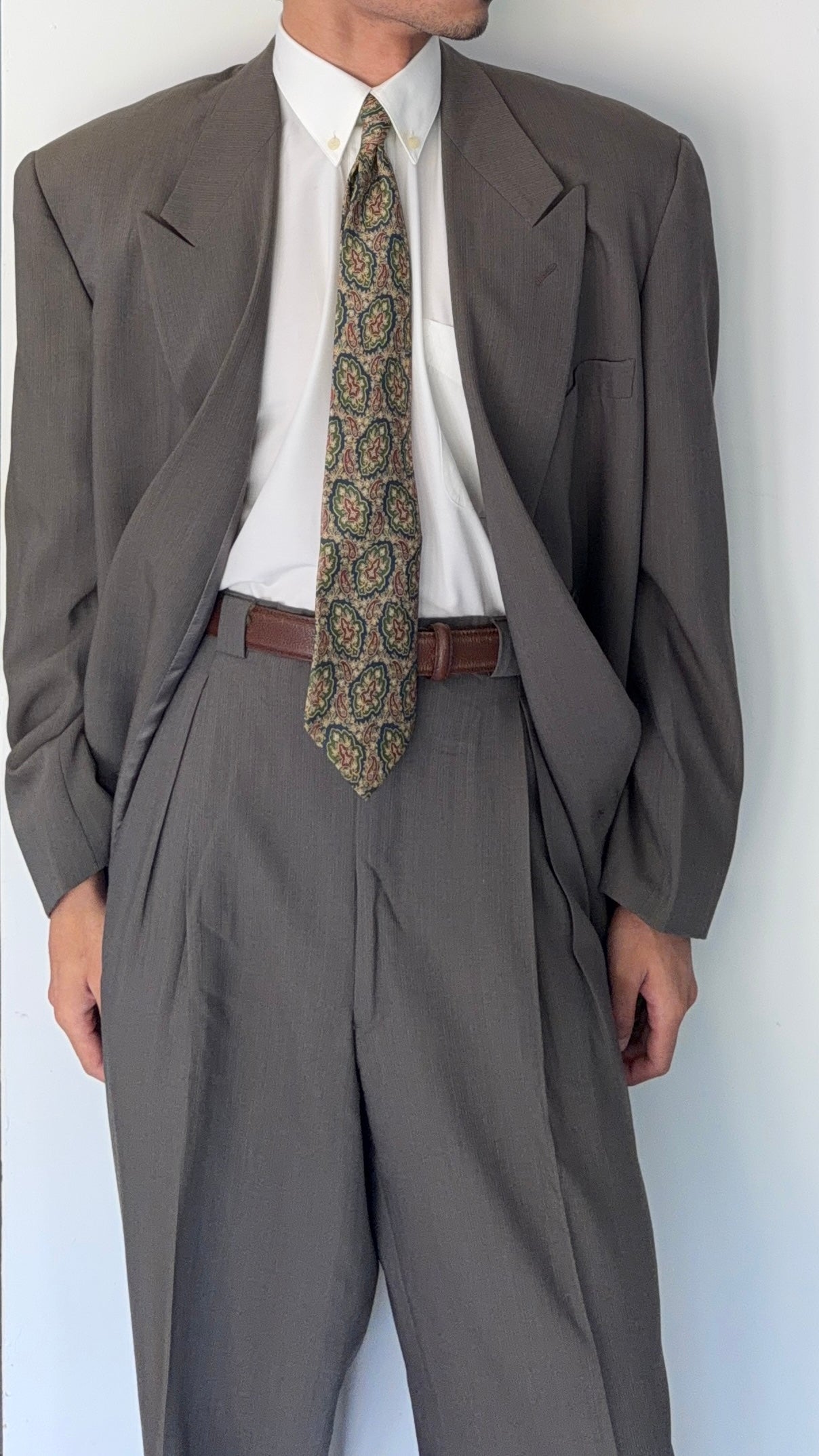 Giorgio Armani 1980s Taupe Charcoal Peaked Lapel Double Breasted Ribbed Weave Pleated Wool Suit - Size XL Jacket / 32" Waist