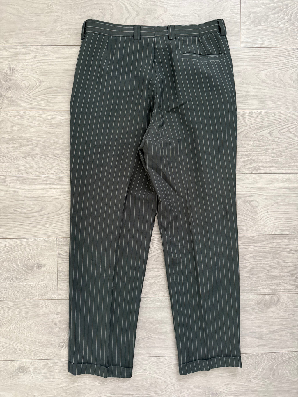 Versace 1980s Notch Lapel Double Breasted Pleated Wool Striped Grey Suit - Size L Jacket / 34" Waist
