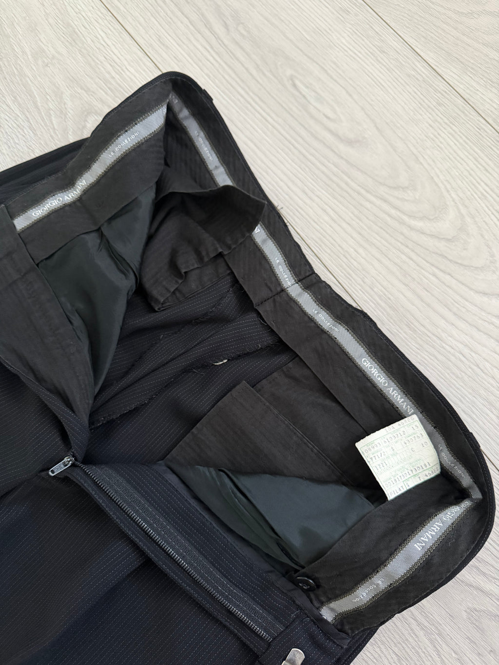 Giorgio Armani 1980s 2B Double Pleat Lightweight Textured Black Wool Suit - Size S Jacket / 30" Waist