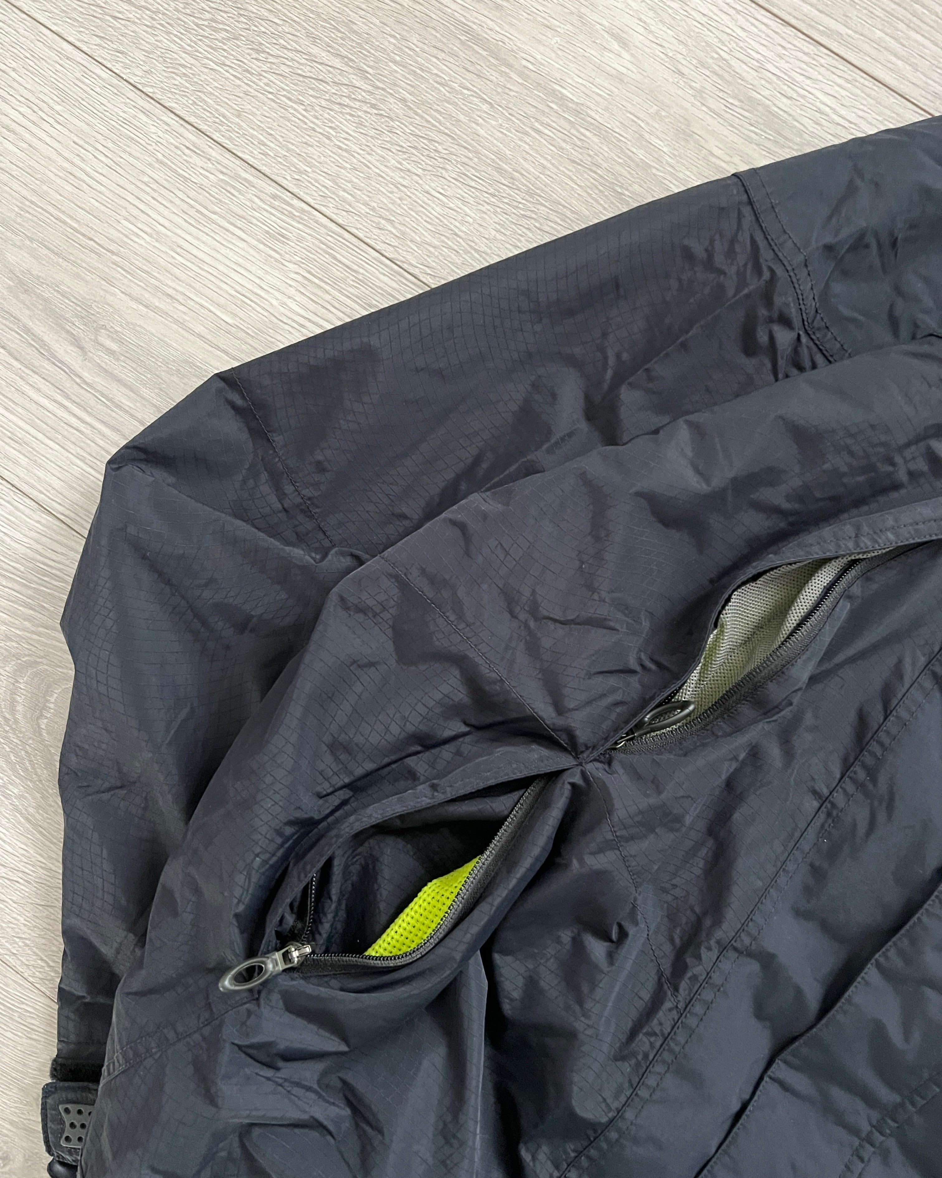 Oakley AW2005 Road Fuel Waterproof Vent-Zip Tech Jacket - Size L 