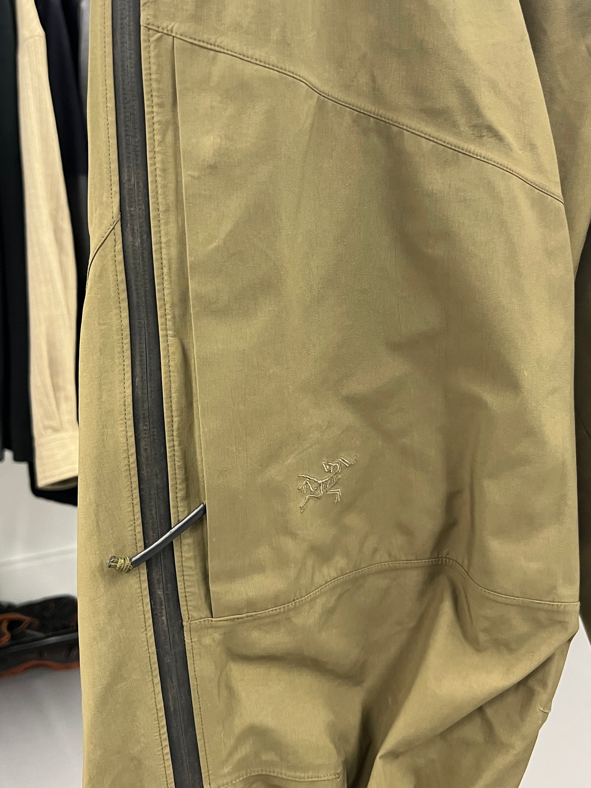 Arc'teryx LEAF Alpha Gen 1 Gore-Tex Pro Pants in Crocodile - Size XL