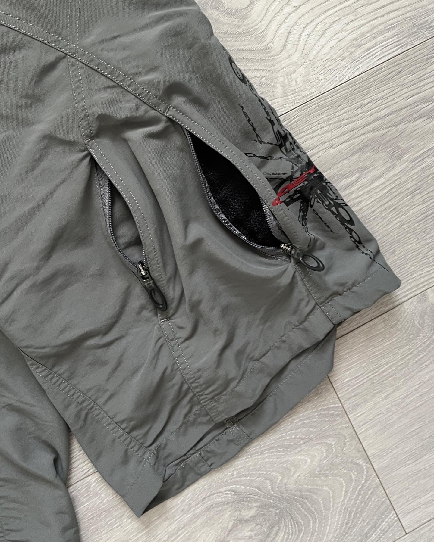 Oakley 2000s Technical Curve Panelled Vent Zip Shorts - Size 30 