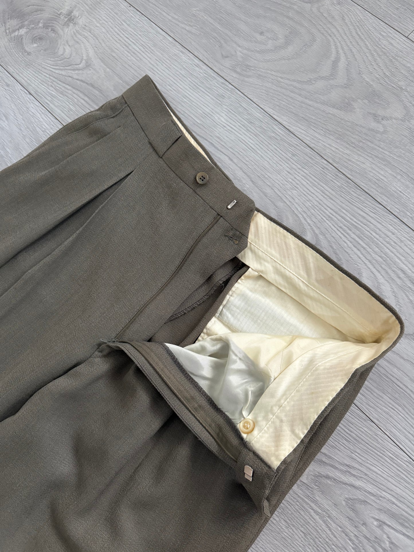 Giorgi Armani 1980s Pleated Double-Breasted Suit - Size L Jacket / 34" Waist