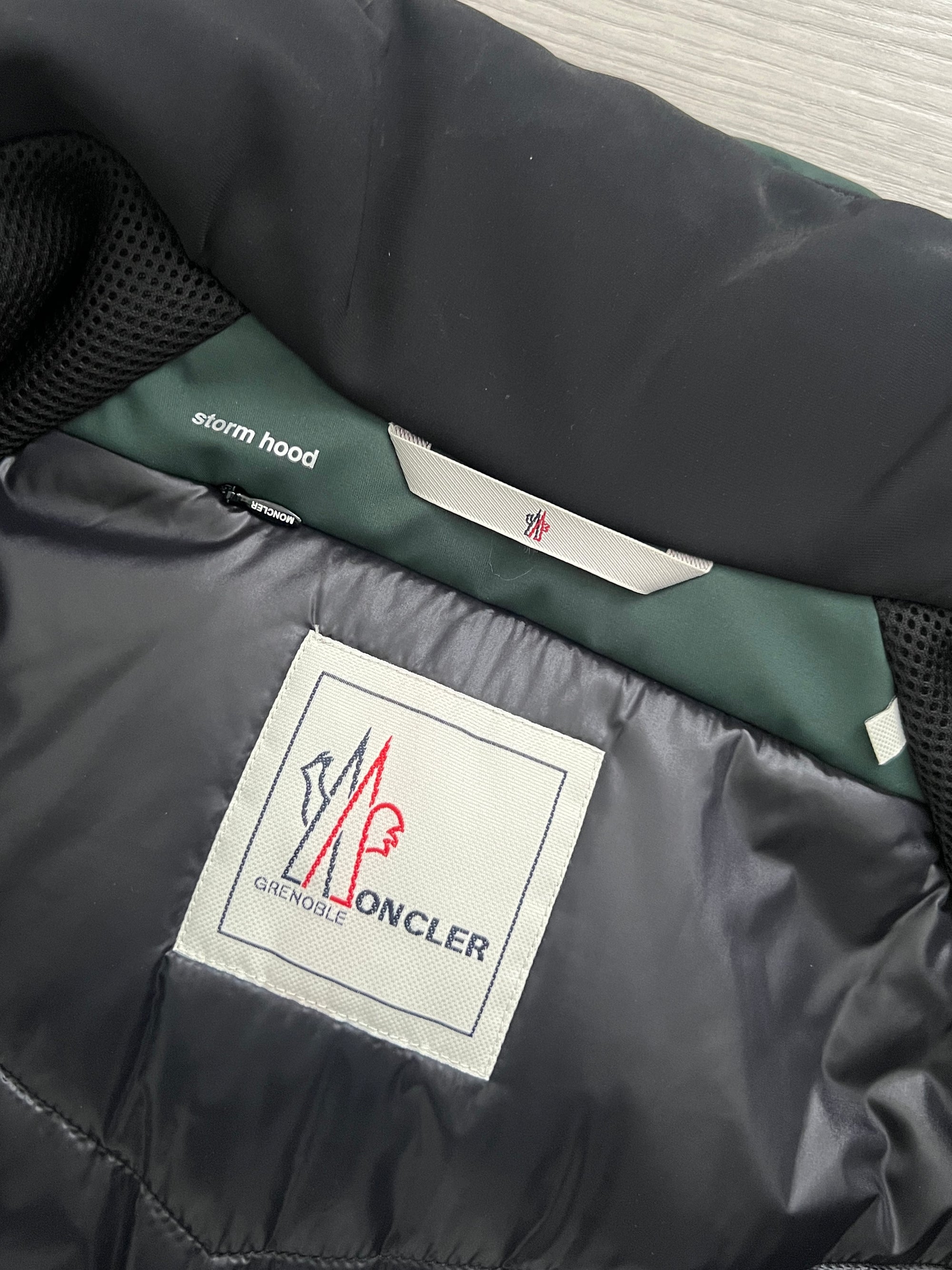 Moncler Grenoble Carmaux Technical Waterproof Insulated Jacket - Size M