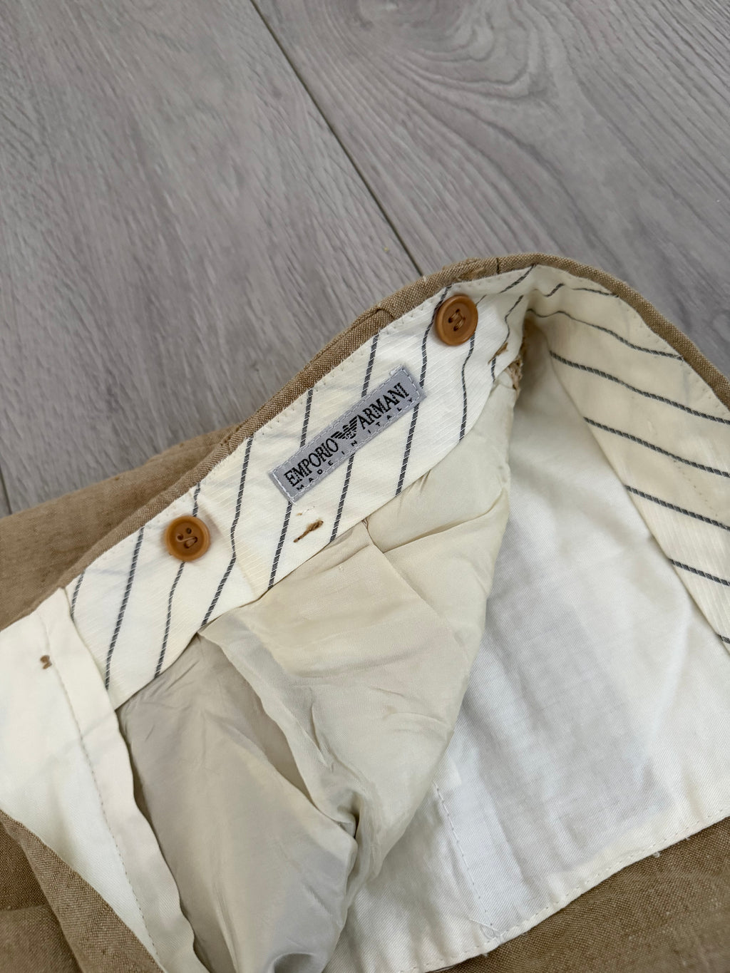 Emporio Armani 1990s Linen High Waisted Pleated Beige Pants - Size 33" Waist