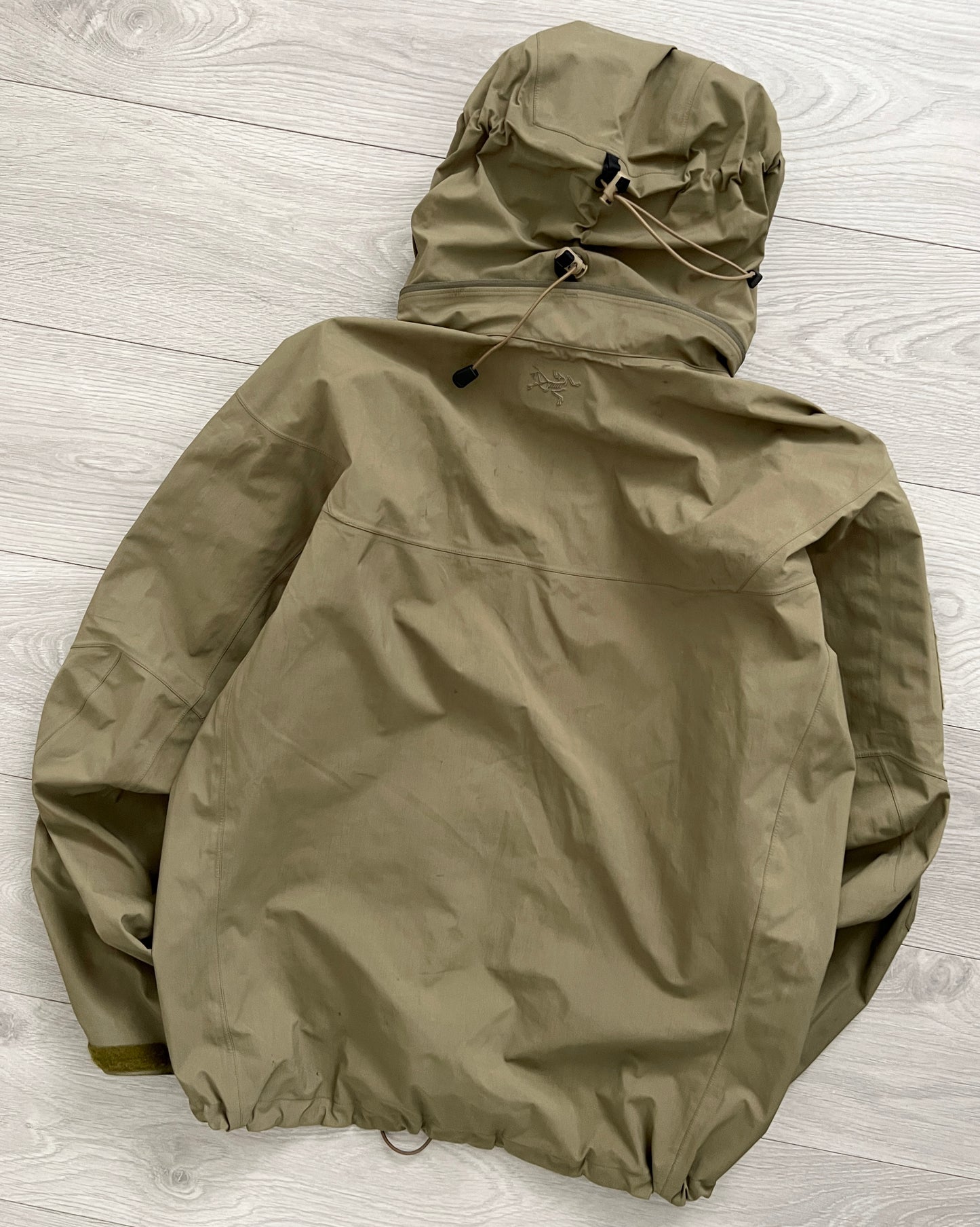 Arcteryx LEAF Alpha Gen 1 Goretex Jacket Made in Canada - Size L