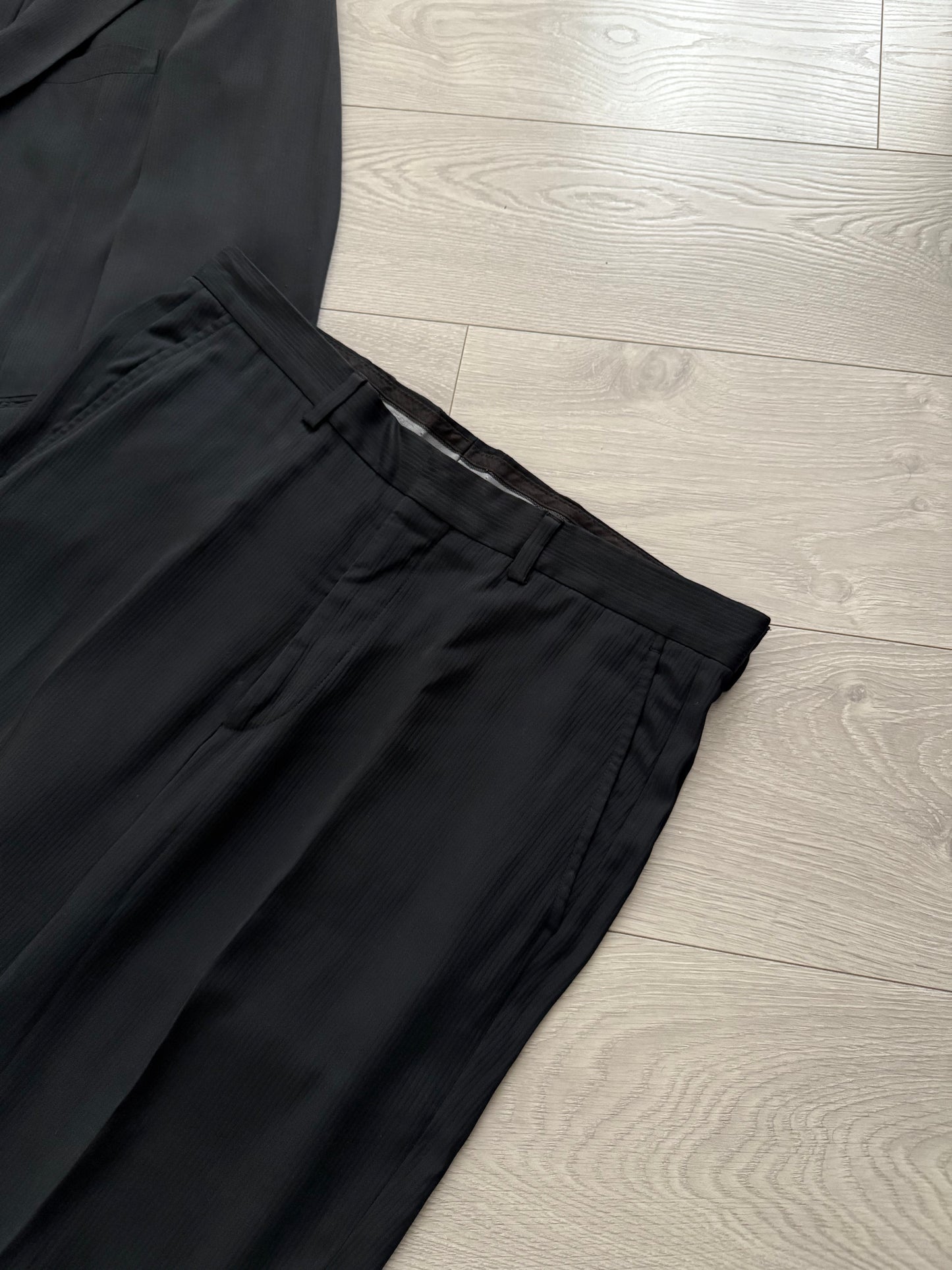 Giorgio Armani 1990s Black Pleated Wool Suit - Size L Jacket / 36" Waist