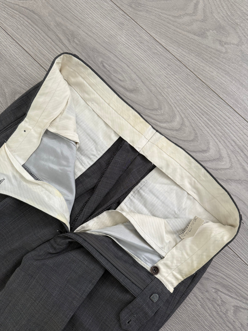 Hugo Boss 1980s 'Poseidon' 3B Pleated Wool Grey Suit - Size L Jacket / 34" Waist