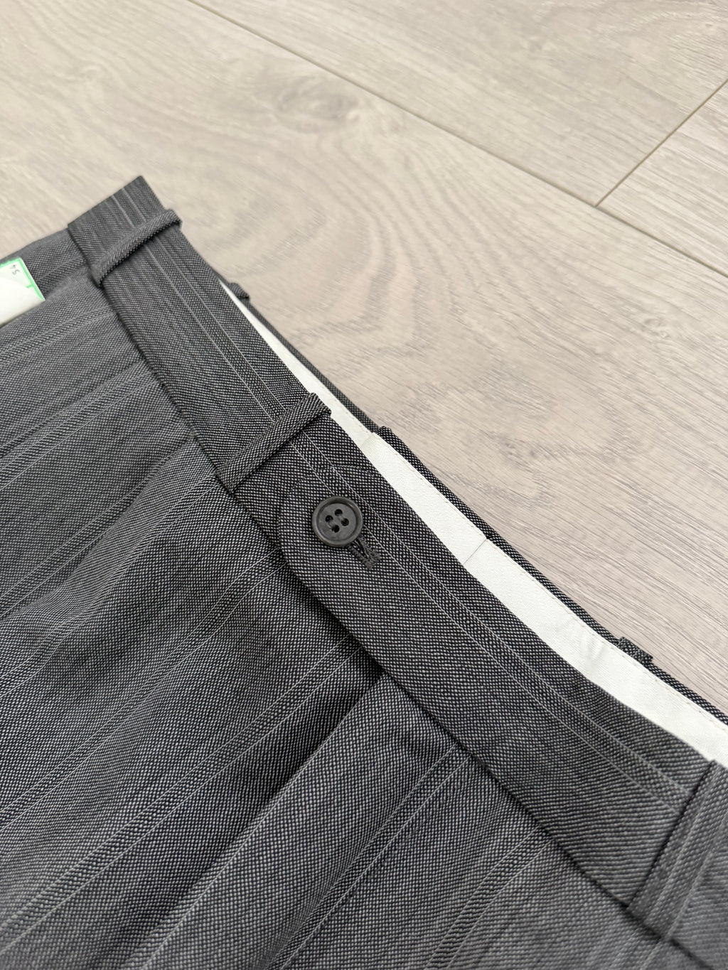 1980s Vintage Peaked Lapel Double Breasted Pleated Wool Textured Suit - Size XXL Jacket / 36" Waist