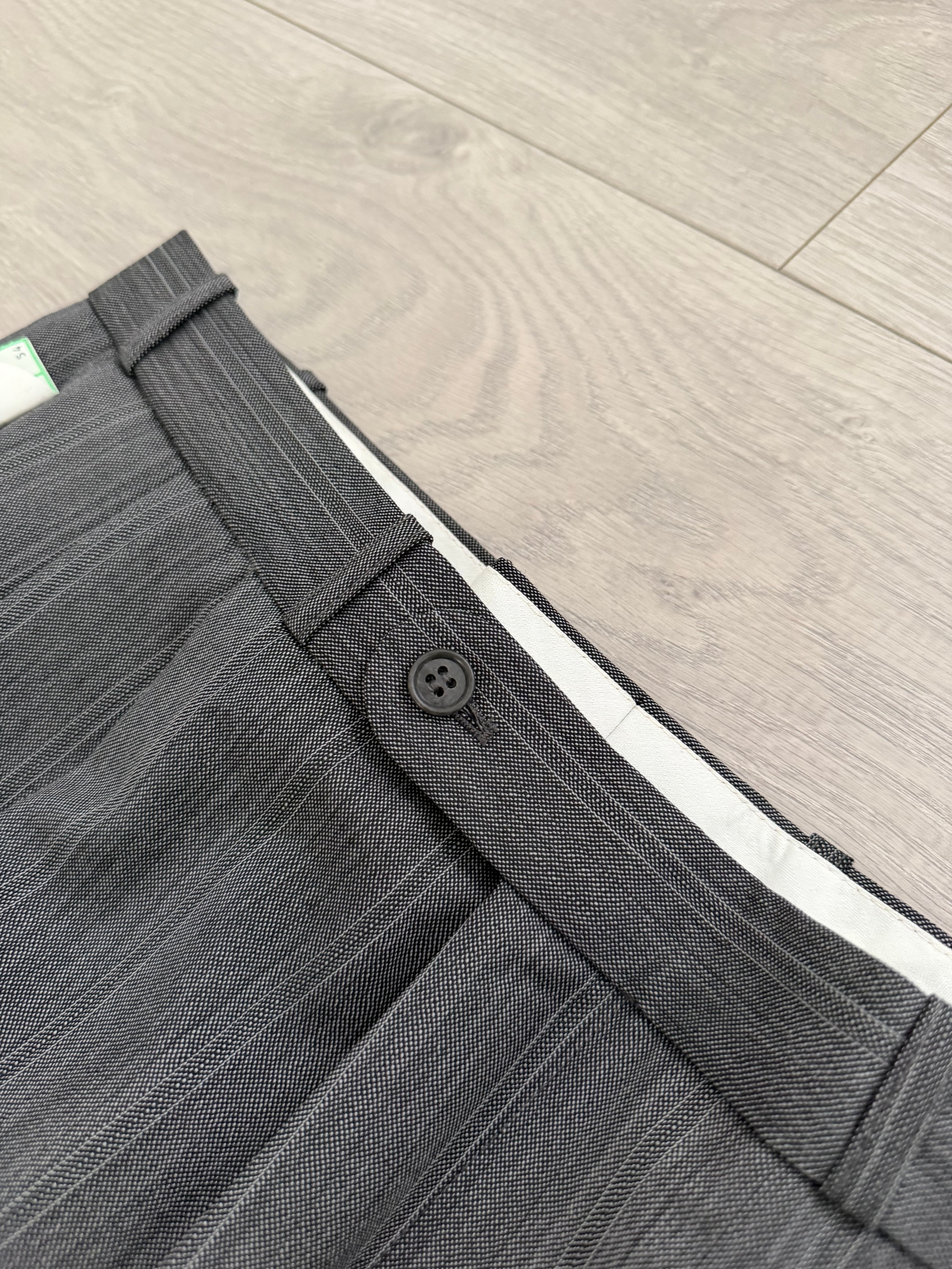 1980s Vintage Peaked Lapel Double Breasted Pleated Wool Textured Suit - Size XXL Jacket / 36" Waist