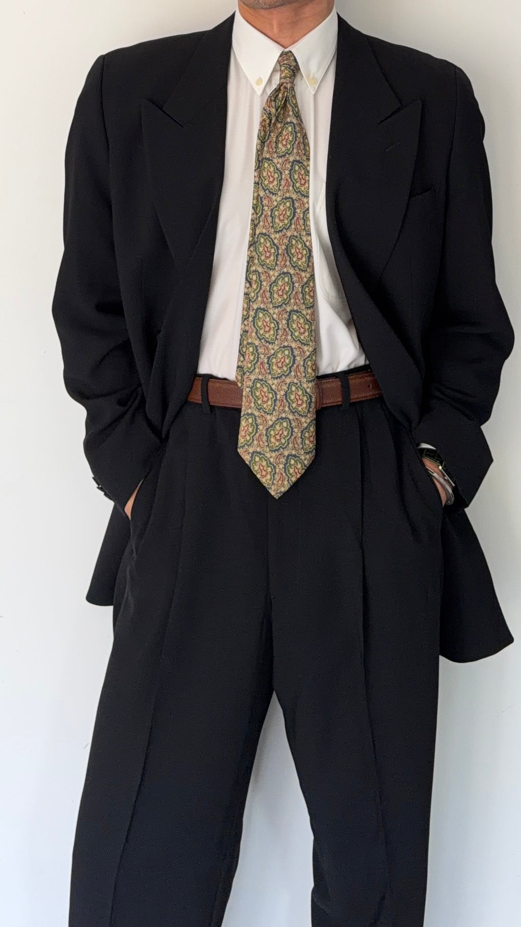 Giorgio Armani 1980s Peaked Lapel Double Breasted Black Wool Pleated Lightweight Suit - Size XL Jacket / 35" Waist