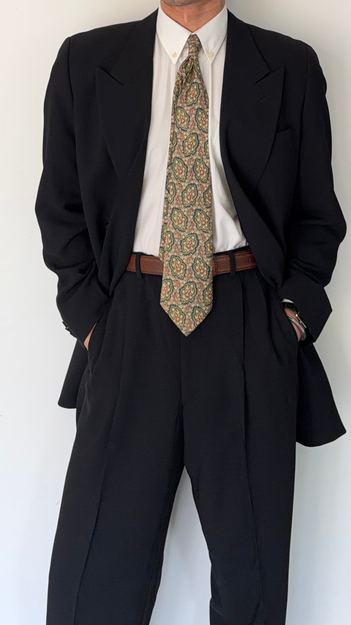 Giorgio Armani 1980s Peaked Lapel Double Breasted Black Wool Pleated Lightweight Suit - Size XL Jacket / 35" Waist
