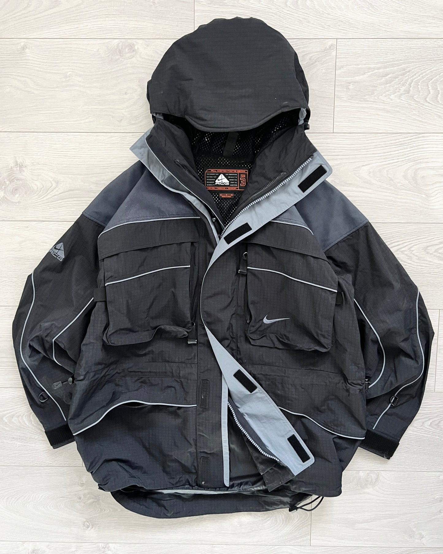 Nike ACG 00s 'Lungs Era' Waterproof Tech Cargo Jacket - Size L